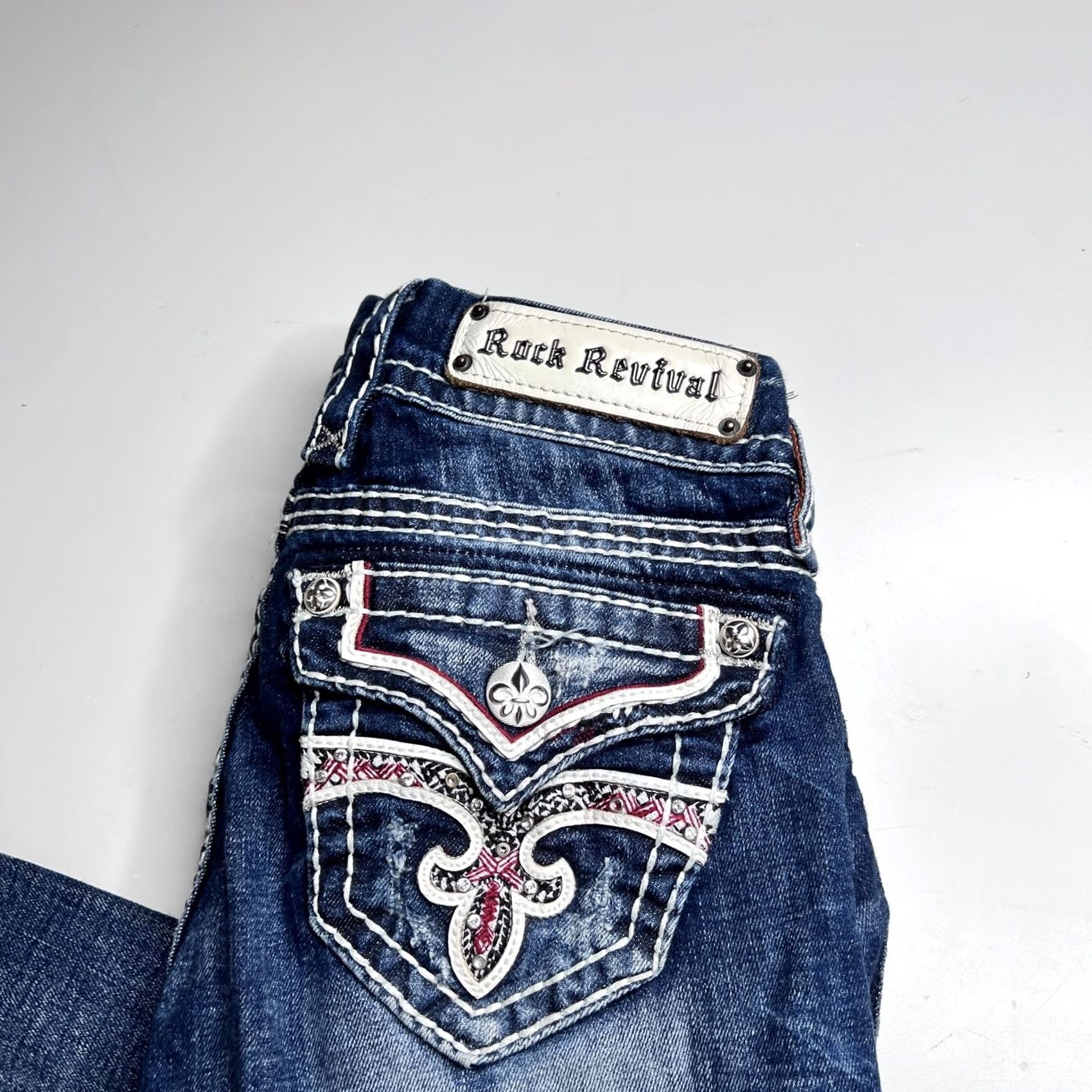 Vintage VINTAGE Rock Revival Womens Noelle Capri Jeans 26 Blue Rhinestone Embroidered Denim Capris Distressed Pockets Size 26" / US 2 / IT 38 - 2 Thumbnail