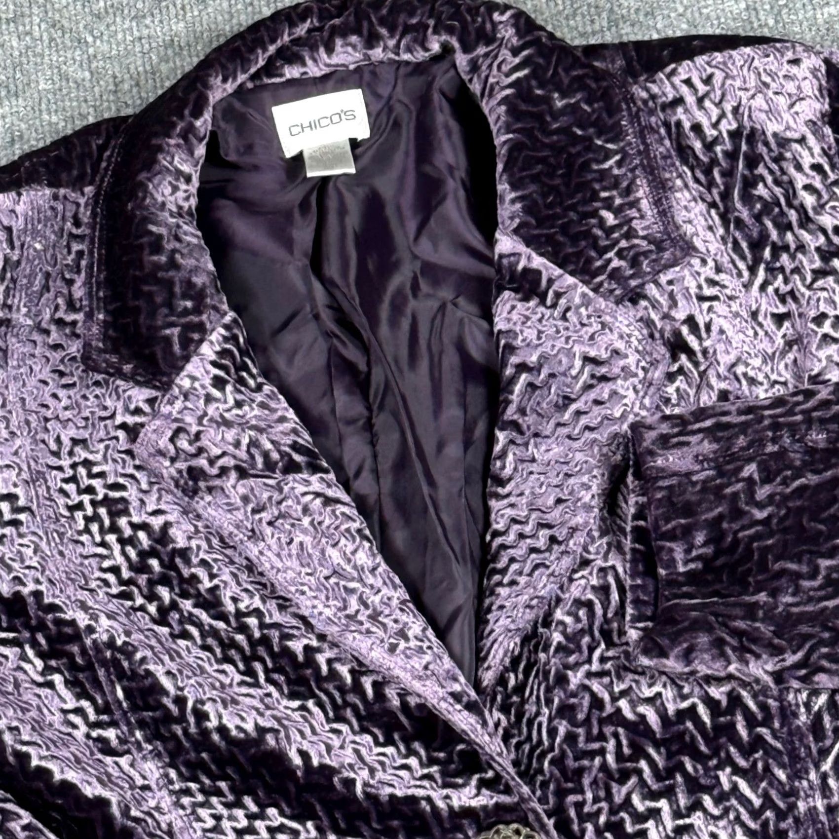 Vintage Chico's Blazer Shirt Velvet Purple Geometric Textured Single Button Lined Satin Short Jacket Womens Adult Medium Size XS / US 0-2 / IT 36-38 - 2 Thumbnail