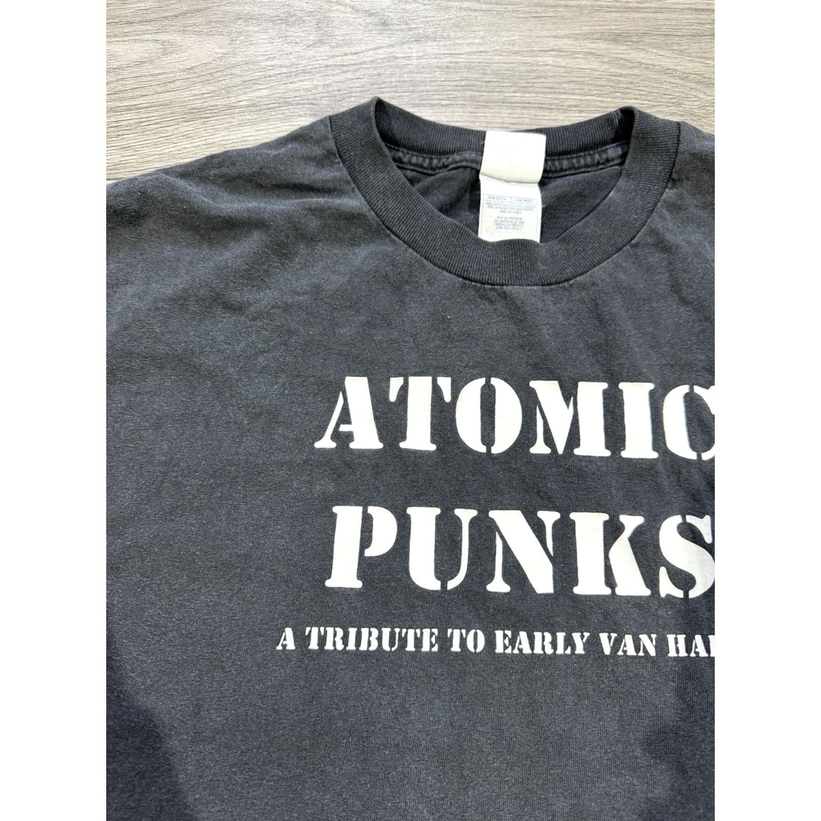 Atomic VINTAGE Atomic Punks A Tribute To Early Van Halen Black Cotton T-shirt XL Mens Band Music Punks 00s Size US XL / EU 56 / 4 - 5 Thumbnail