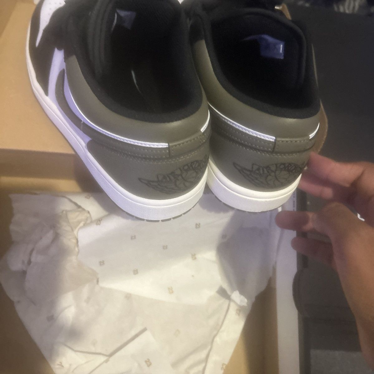 Jordan Brand Air Jordan 1 never wore slightly damaged box Size US 9 / EU 42 - 1 Thumbnail