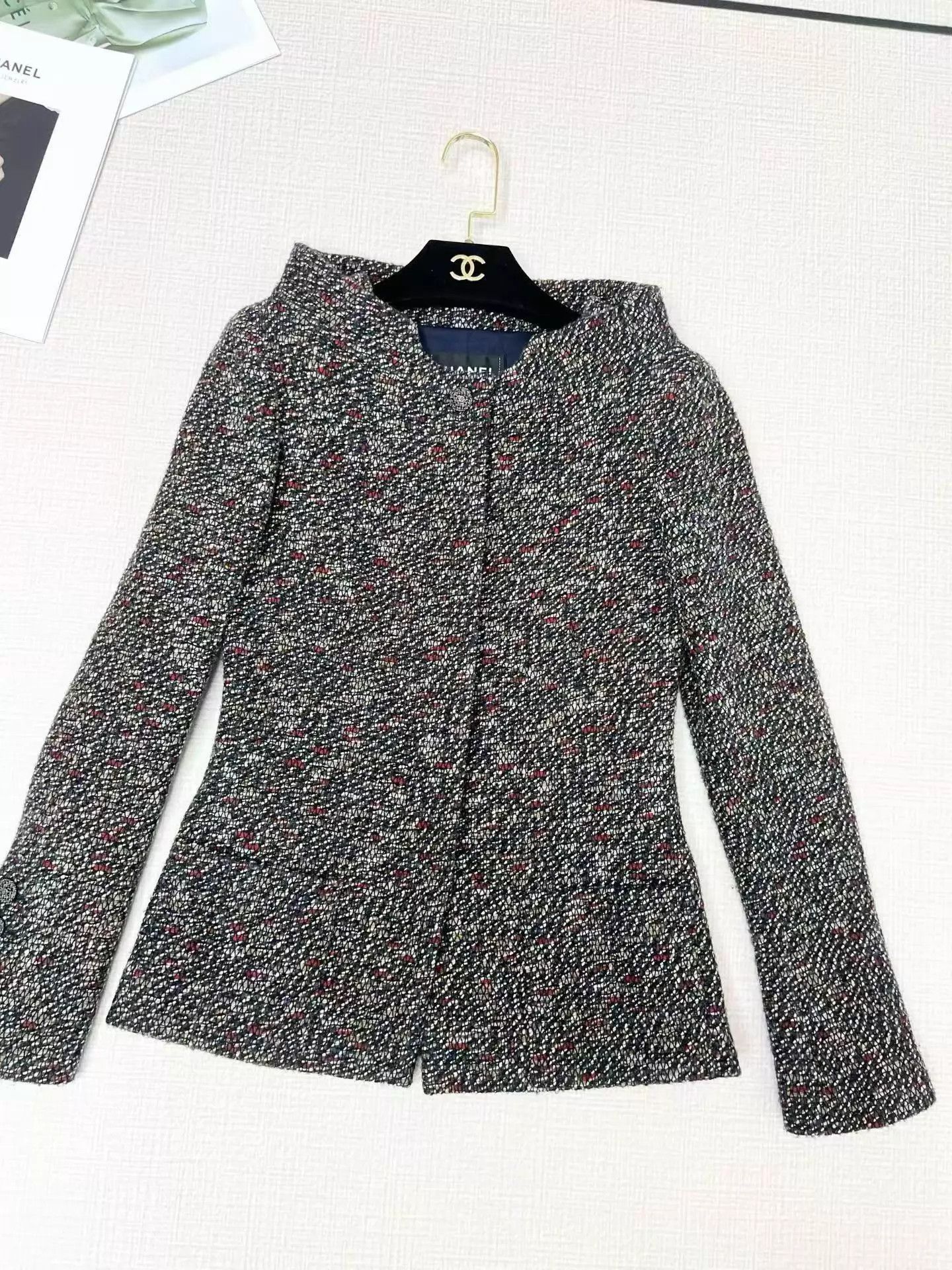 Chanel CHANEL tweed waisted short jacket 36 like new Size XS / US 0-2 / IT 36-38 - 2 Thumbnail