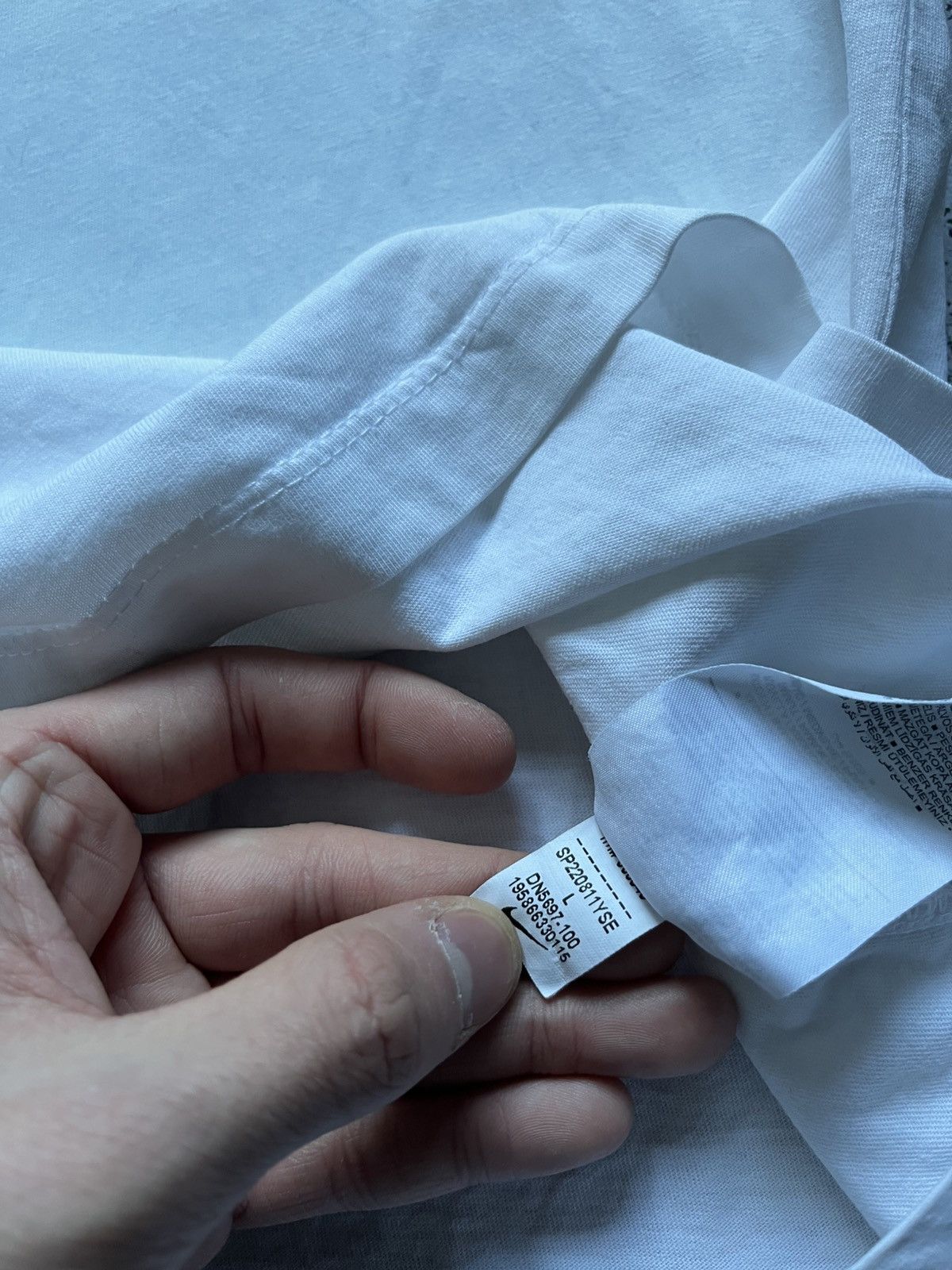 Nike Vintage Nike Center Swoosh White T-shirt Oversized Tee Y2K Size US L / EU 52-54 / 3 - 7 Thumbnail