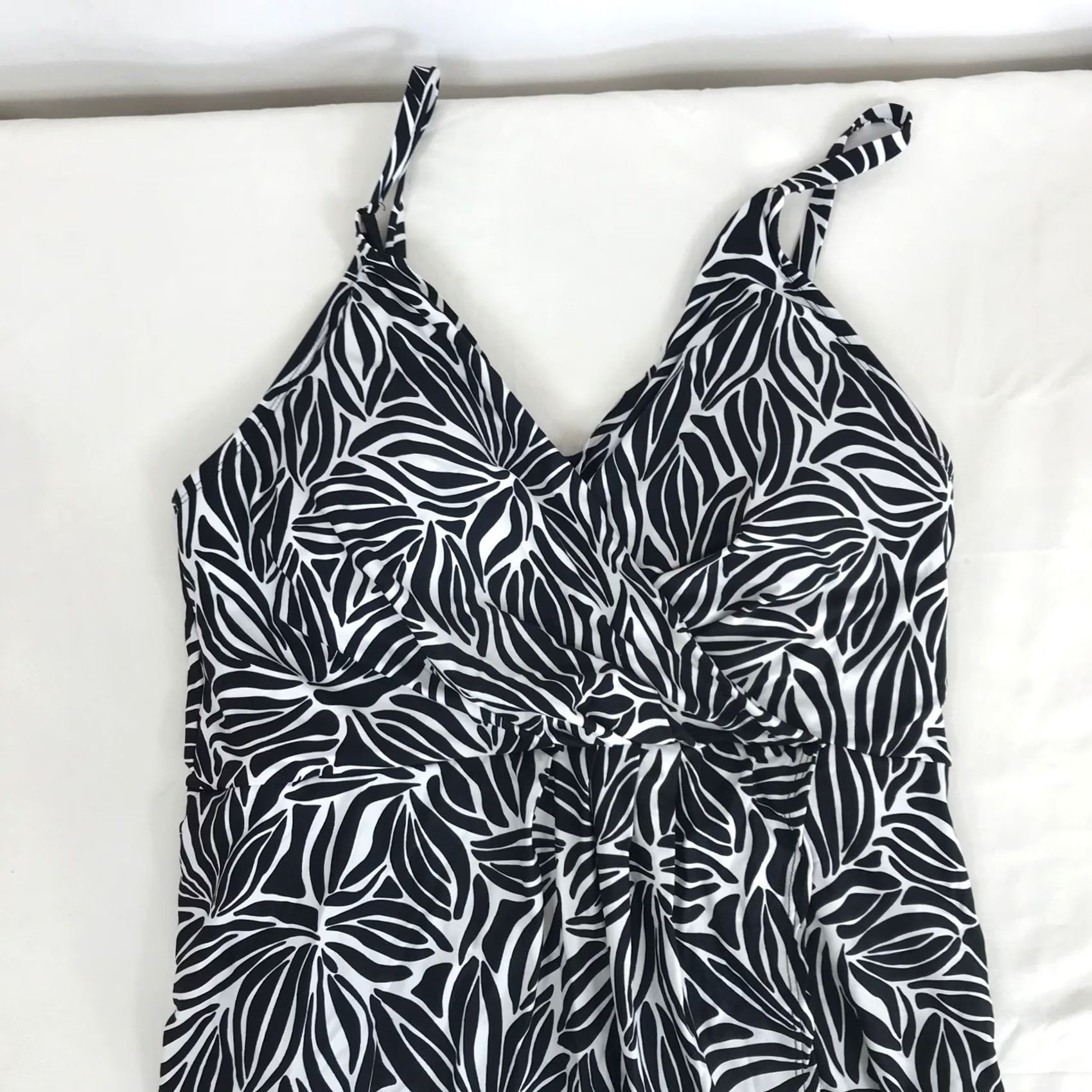 Lands' End VINTAGE: Lands End Womens XXL Black White Abstract Floral Surplice V-Neck Swim Dress Size 3XL / US 20-22 - 2 Thumbnail