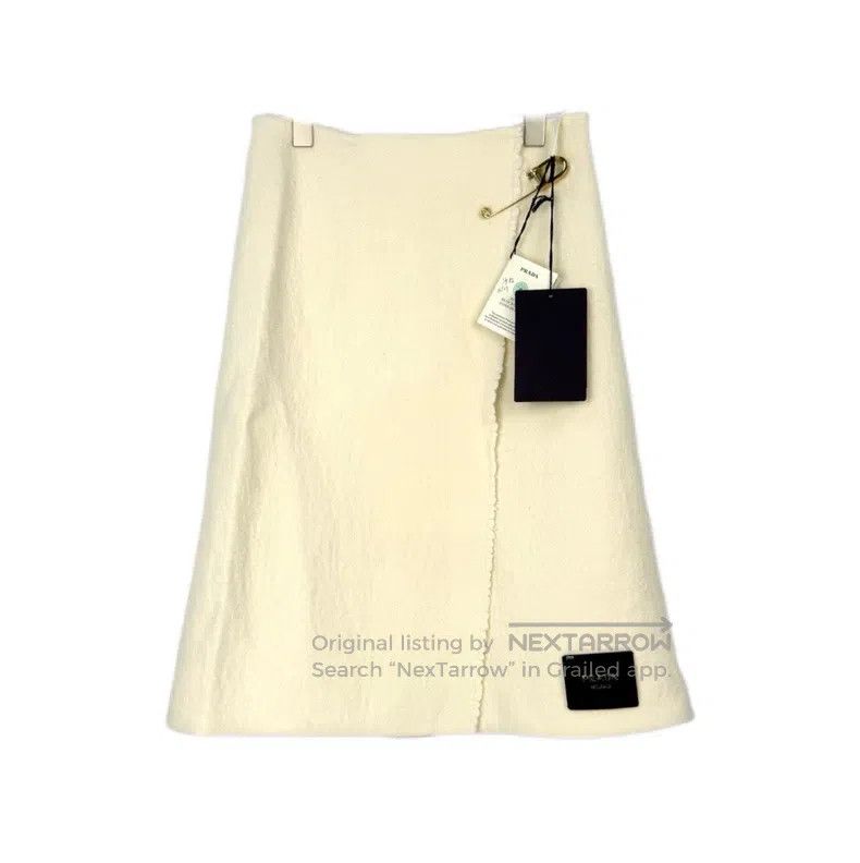 Prada Prada Beige big gold pin leather label sheep wool tweed sk Size 24" / US 00 / IT 34 - 1 Thumbnail