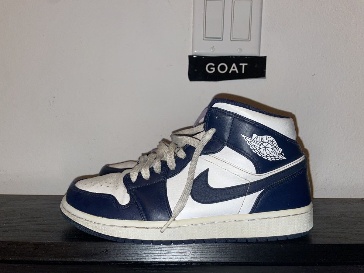 Jordan Brand Air Jordan 1 Mid “Obsidian” Size US 9 / EU 42 - 5 Thumbnail