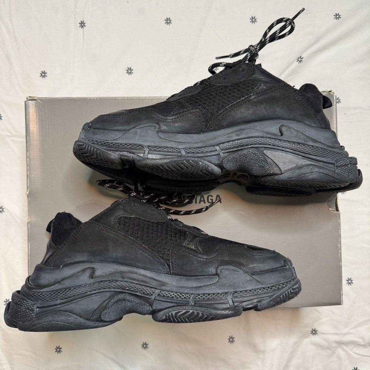 Balenciaga MEN'S TRIPLE S CLEAR SOLE SNEAKER IN BLACK Size US 9 / EU 42 - 4 Thumbnail