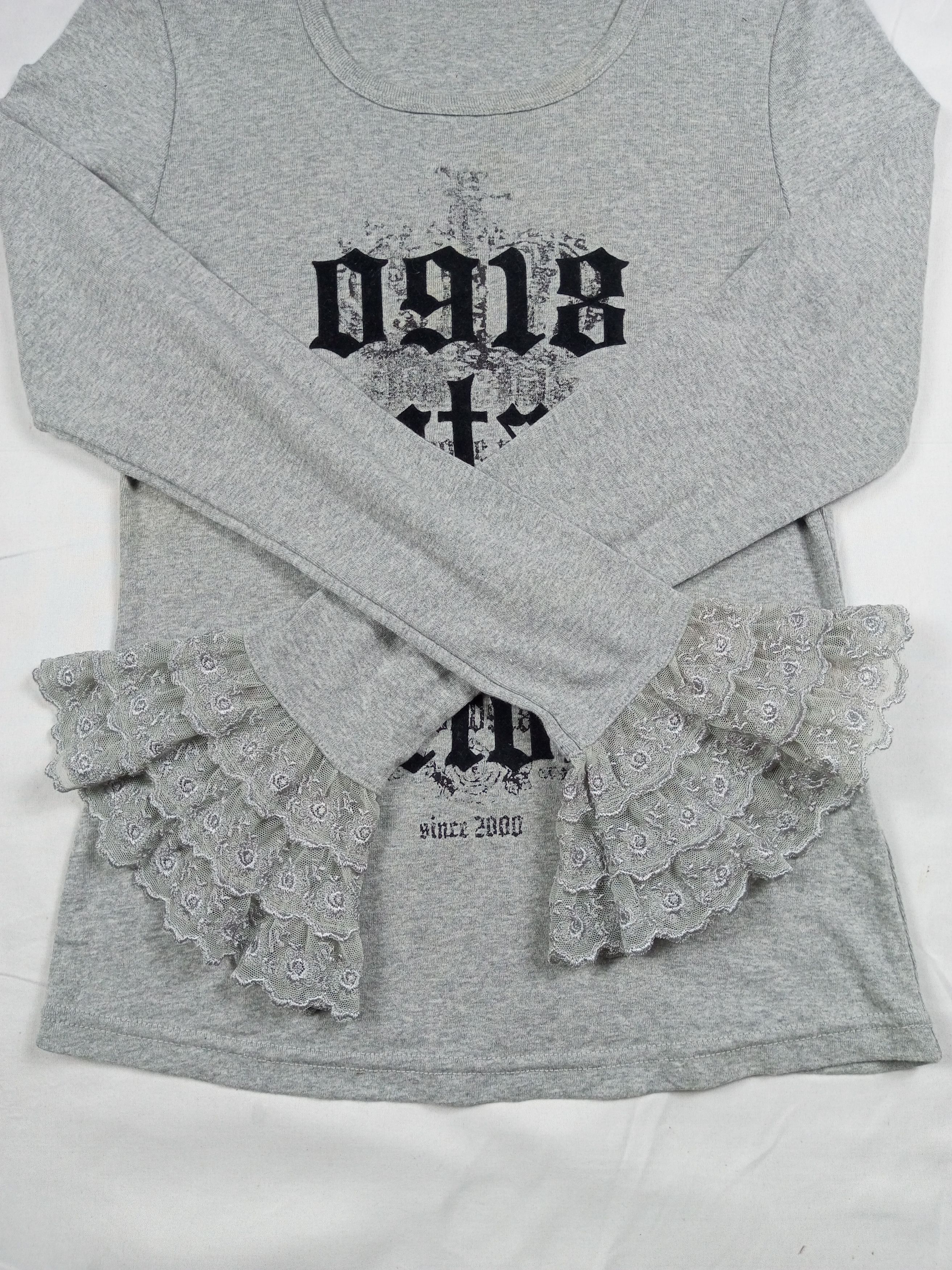 Long-sleeve Poem Tshirt with lace at the sleeve Issey Style