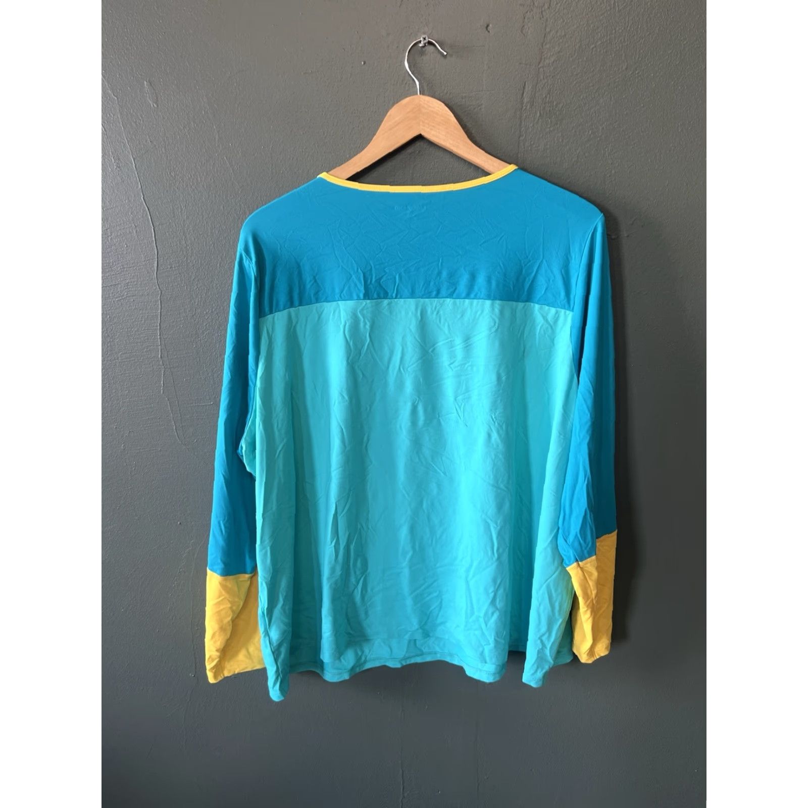 Lands' End Lands' End Womens Blue Long Sleeve Athletic Shirt Plus Size 3X | T-Shirt, Activewear, Athletic, Long Sleeve, Blue, 3X, Womens Size XXL / US 16-18 / IT 52-54 - 2 Thumbnail