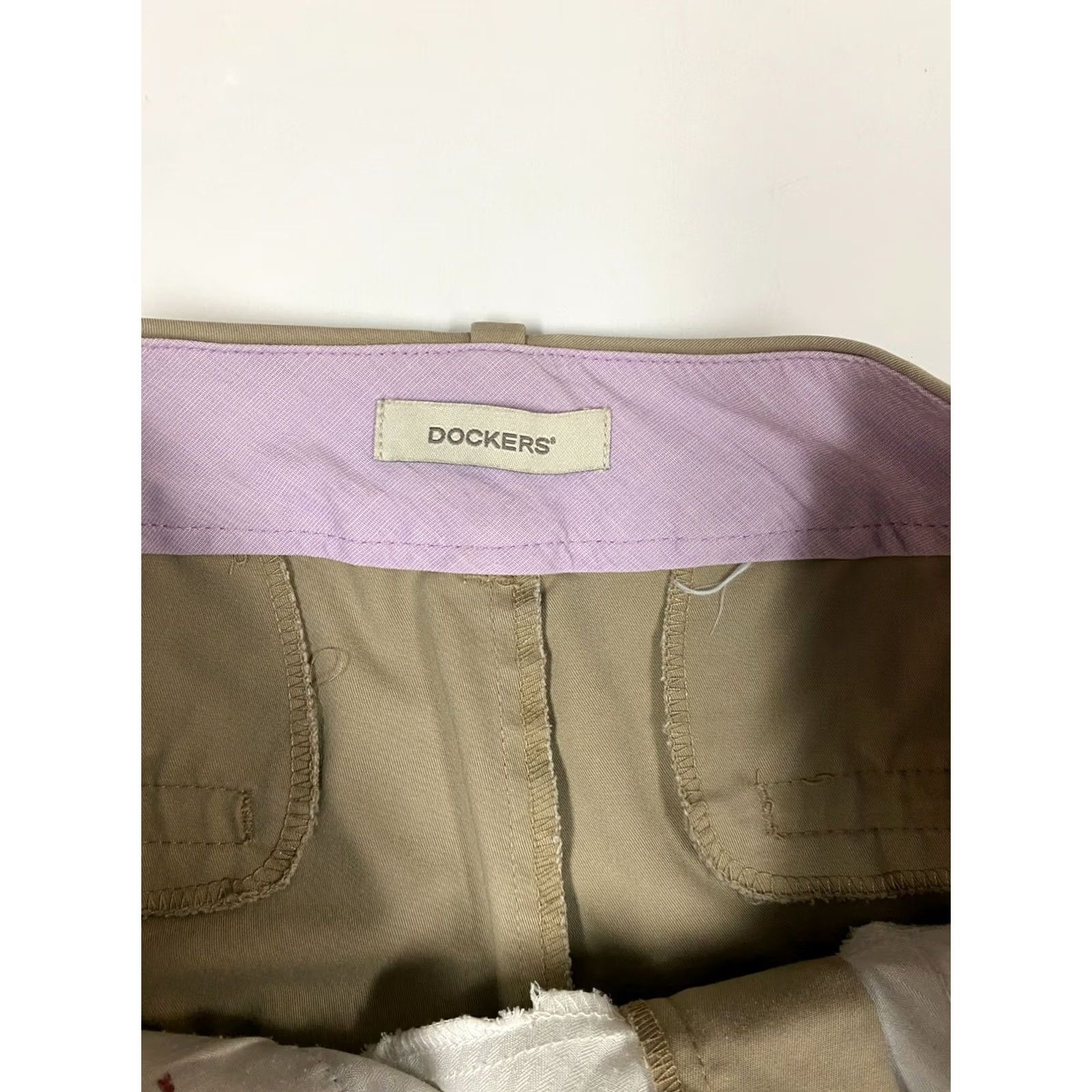 Dockers DOCKERS Shorts Womens 28 beige Chino khaki Casual CottonBlend FlatFront Zipper MidRise Classic Comfort Summer Walking Boys/Girls? Size 28" / US 6 / IT 42 - 4 Thumbnail
