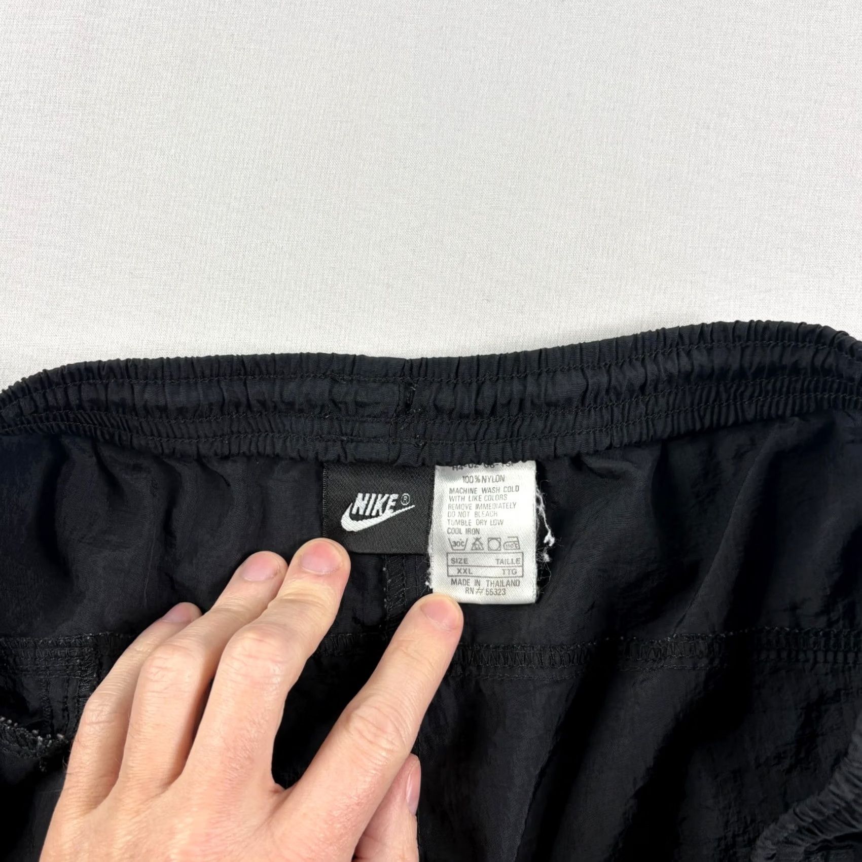 Nike VINTAGE Nike Track Pants Mens 2XL Black Tapered Jogger Stretch Athleisure Size US 39 - 4 Thumbnail