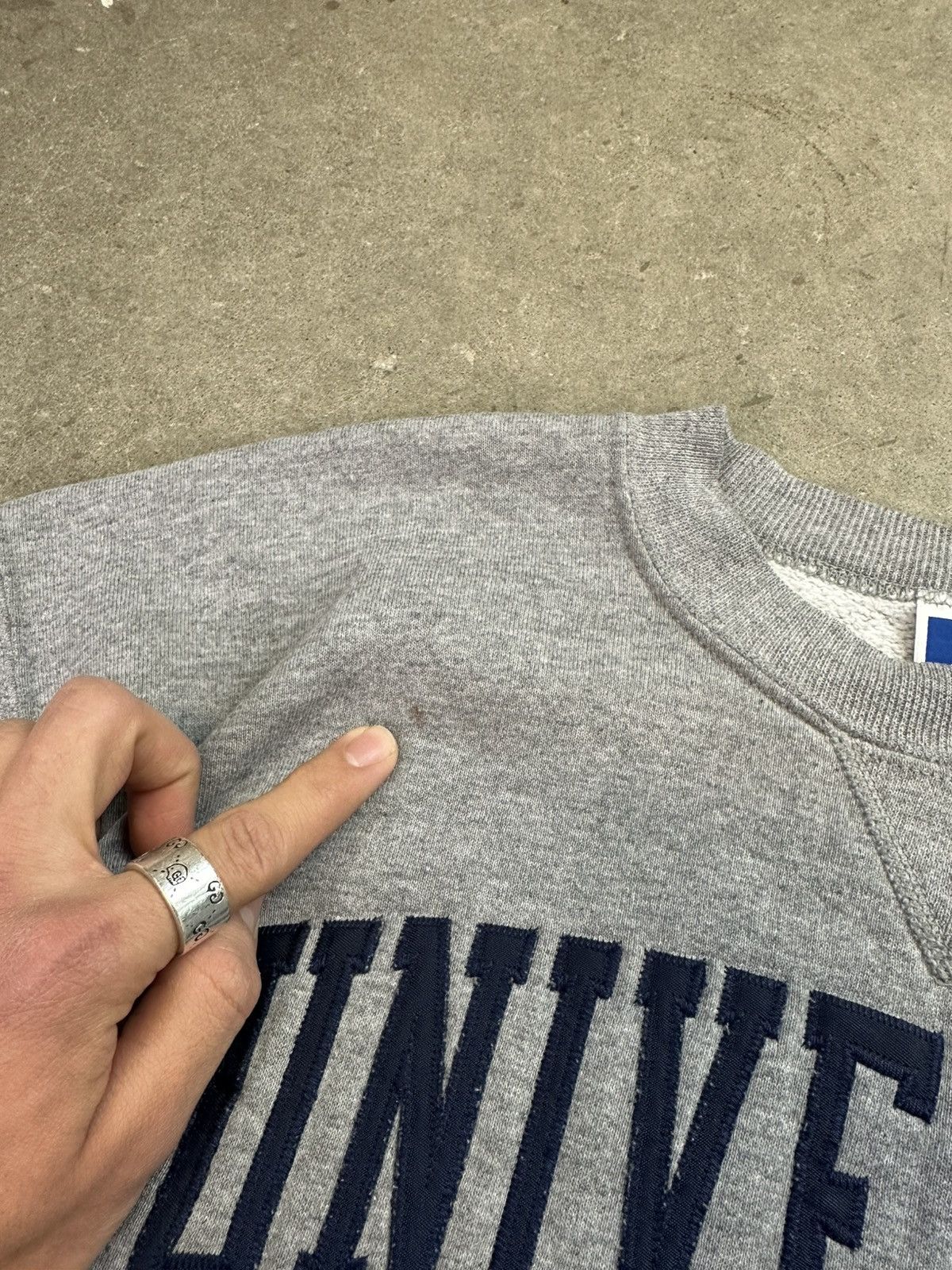 Vintage vintage 90s russell athletic university of victoria crewneck Size US M / EU 48-50 / 2 - 6 Thumbnail