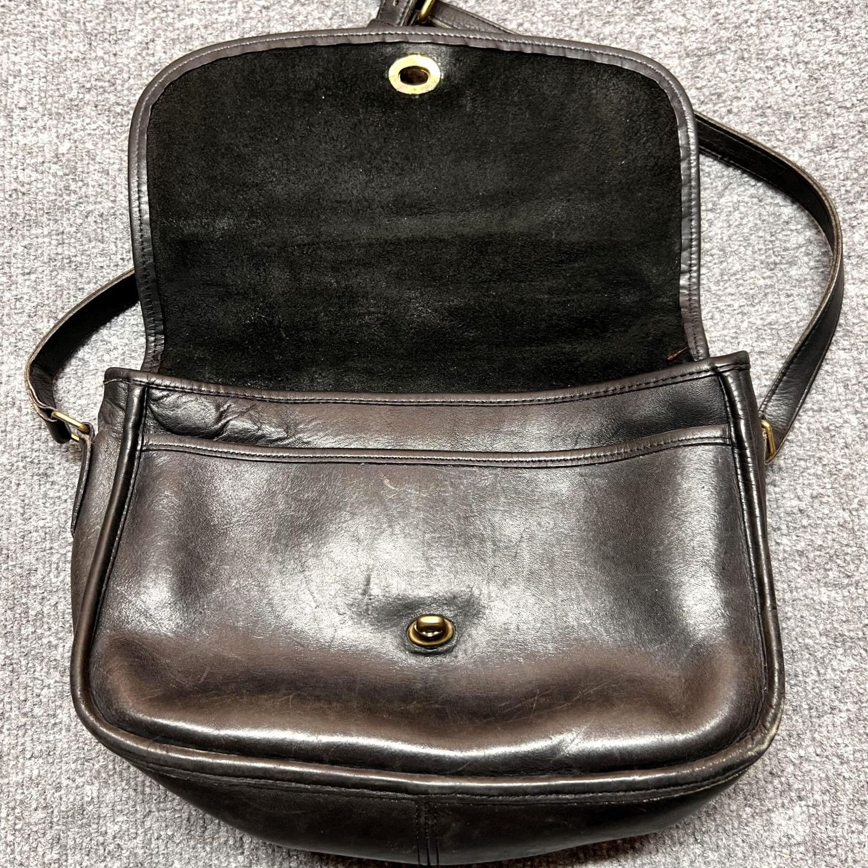 Coach VINTAGE Coach Bag Small Black Leather Crossbody Turnlock Made USA Womens Size ONE SIZE - 5 Thumbnail
