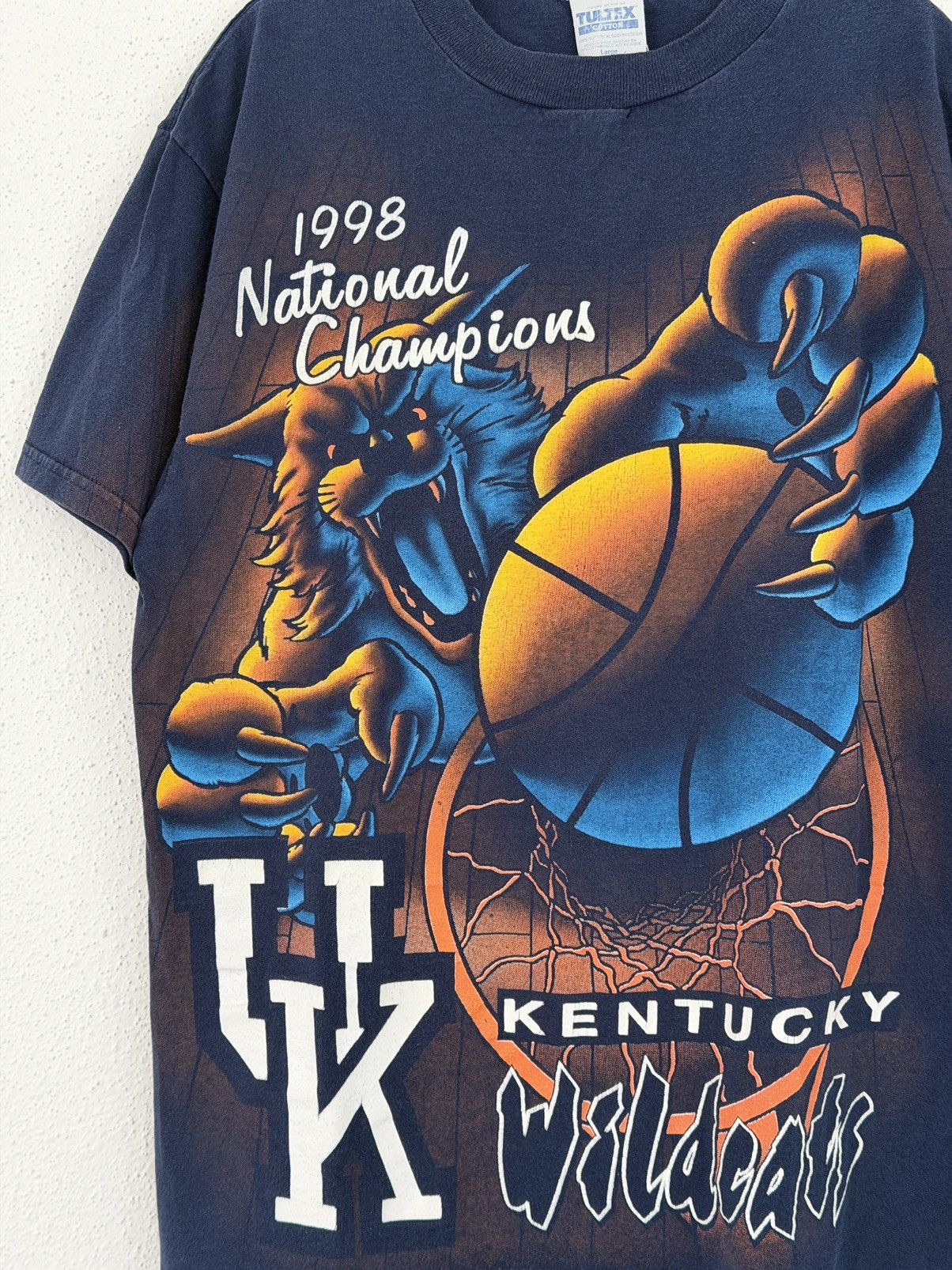 NCAA Vintage 90s Kentucky Wildcats NCAA 1998 National Champions L Size US L / EU 52-54 / 3 - 3 Thumbnail