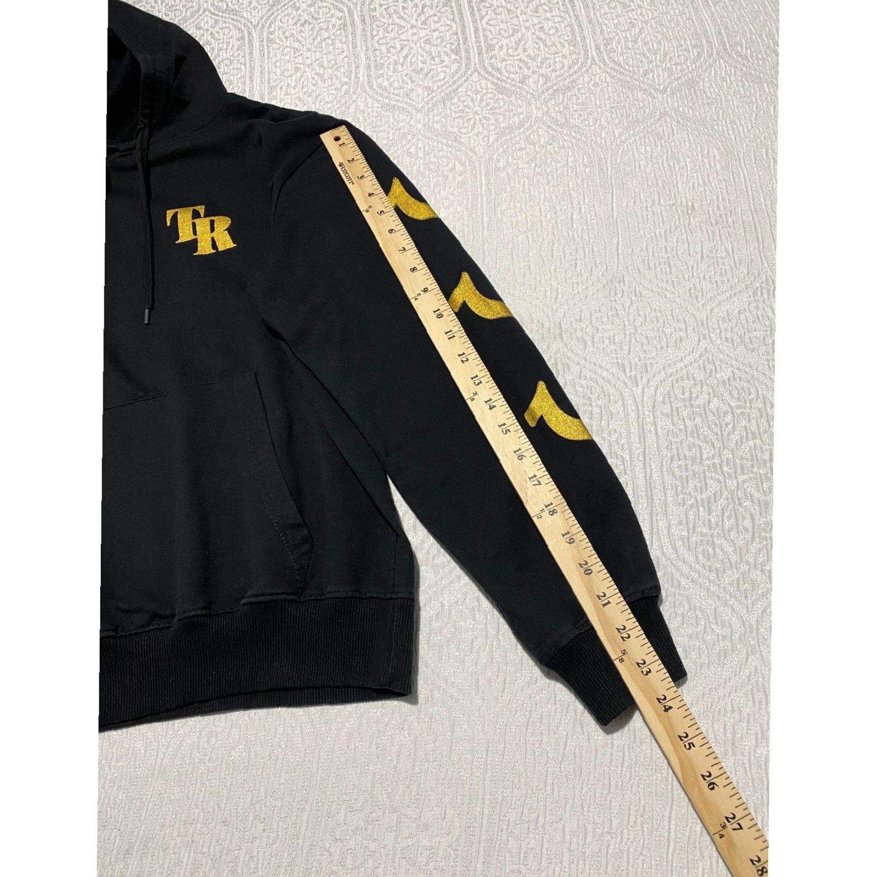 True Religion TRUE RELIGION Black Gold Logo Hoodie Sweatshirt Pullover Mens Large Black Gold Logo Graphic Print Hooded Pockets Crew Neck Long Sleeve Fall Winter Size US L / EU 52-54 / 3 - 7 Thumbnail