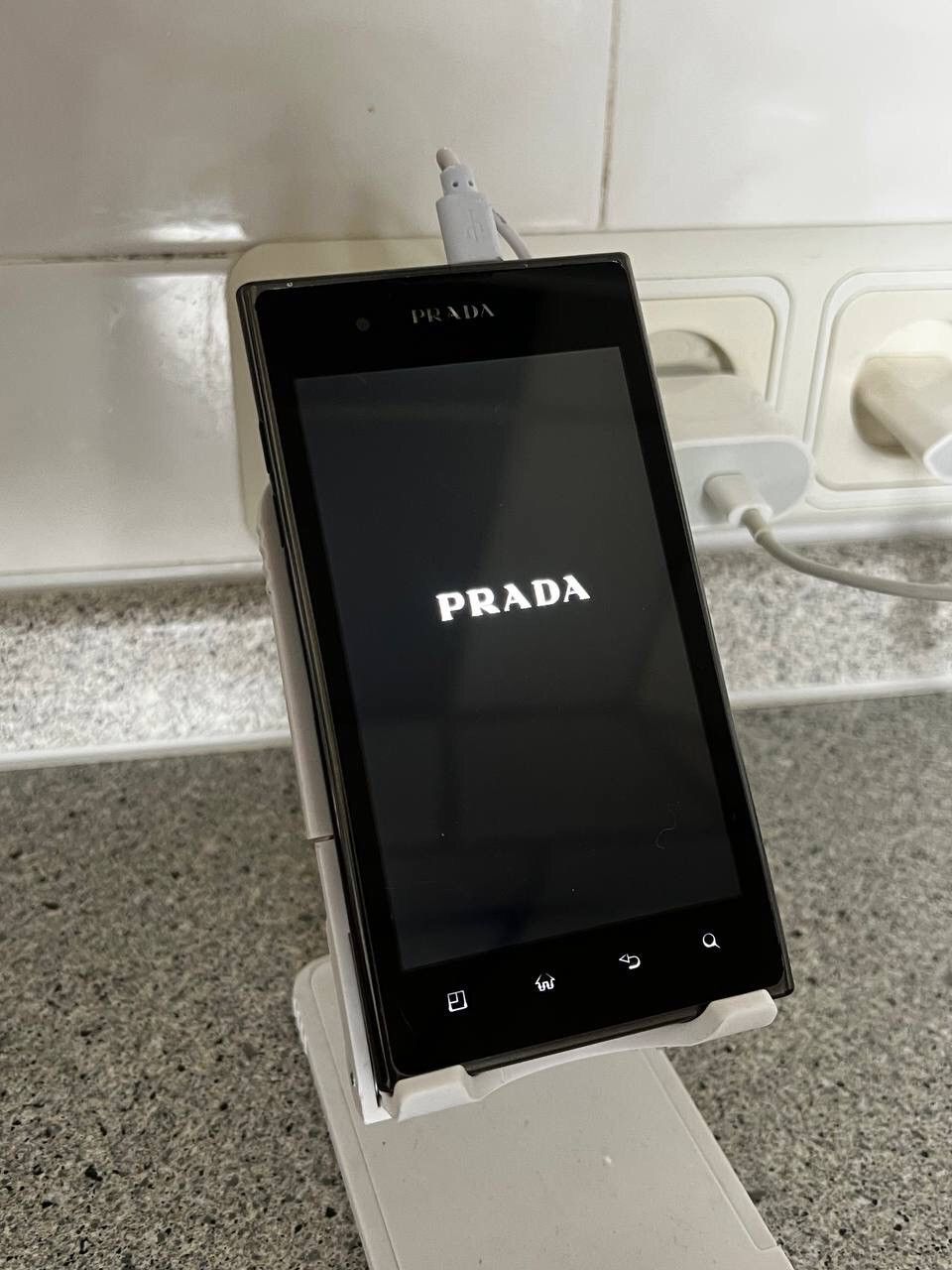 Prada Prada Smart Phone LG P940 Black Luxury vintage WORKING 2011 Size ONE SIZE - 2 Thumbnail