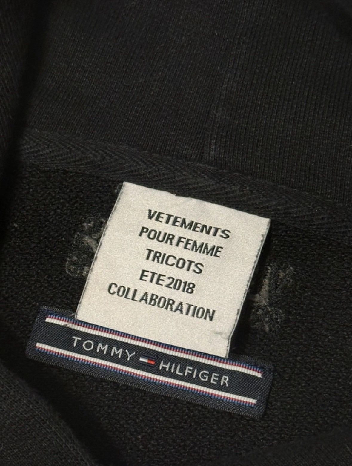 Tommy Hilfiger × Vetements Vetements x Tommy Hilfiger Double Sleeve Hoodie Black Size S Size US S / EU 44-46 / 1 - 7 Thumbnail