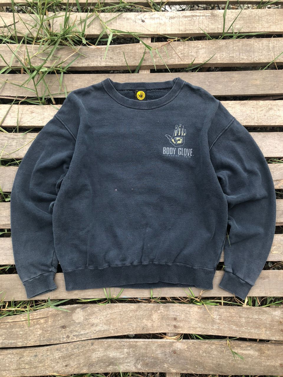 Body Glove Vintage 90s Body Glove Sweatshirt Faded Size US M / EU 48-50 / 2 - 2 Thumbnail