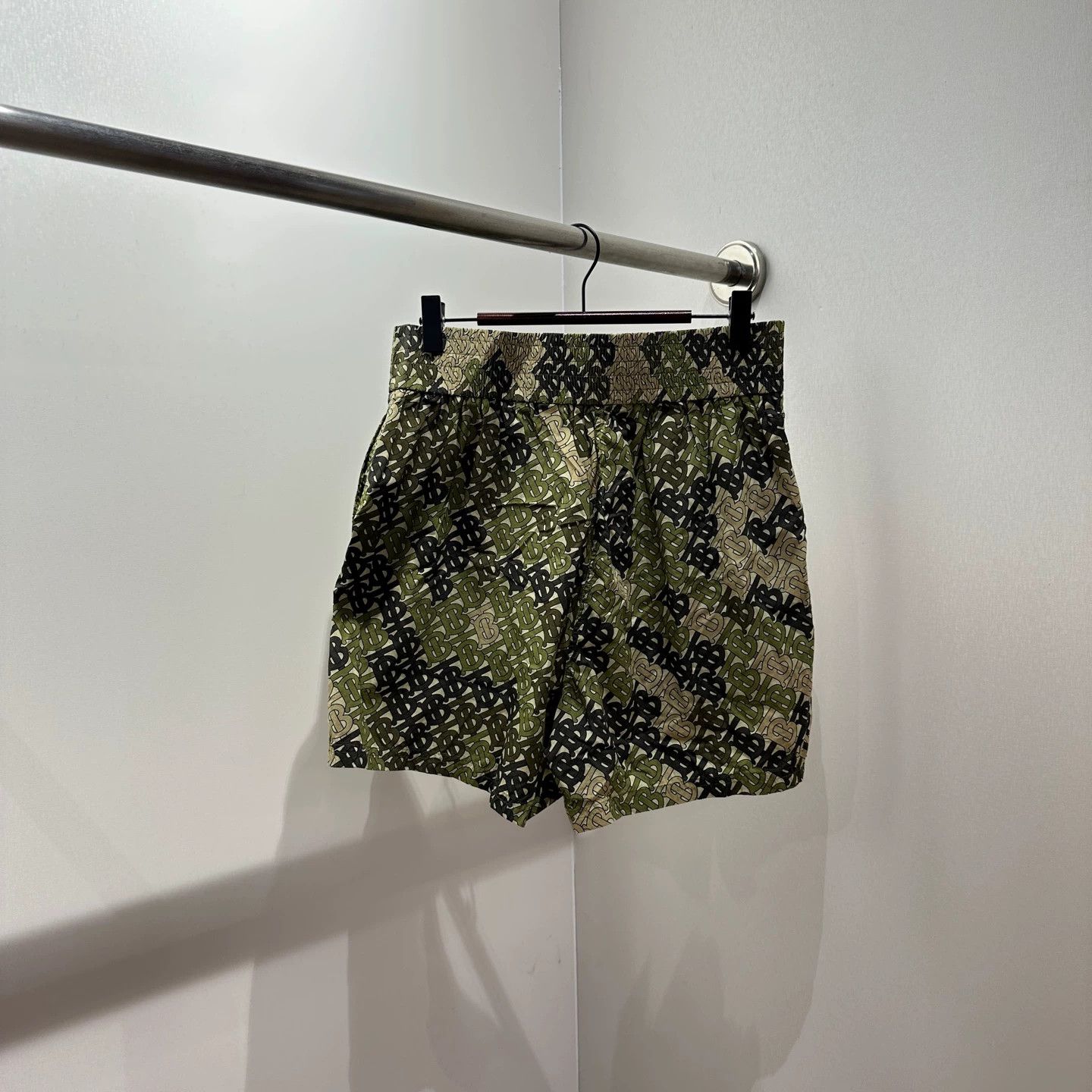 Burberry Burberry mar66 All Over Logo Shorts UK6 Size 26" / US 2 / IT 38 - 2 Thumbnail