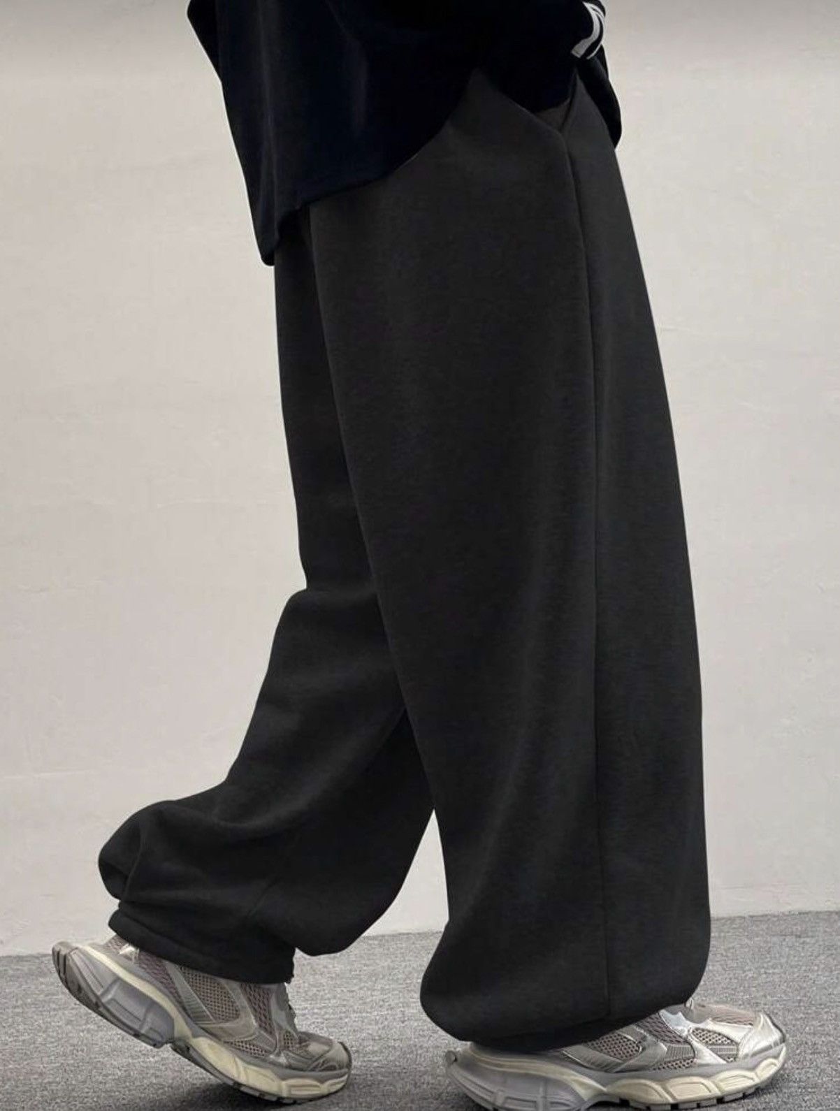 Japanese Brand Wide-Leg Baggy Sweatpants Size US 29 - 1 Thumbnail