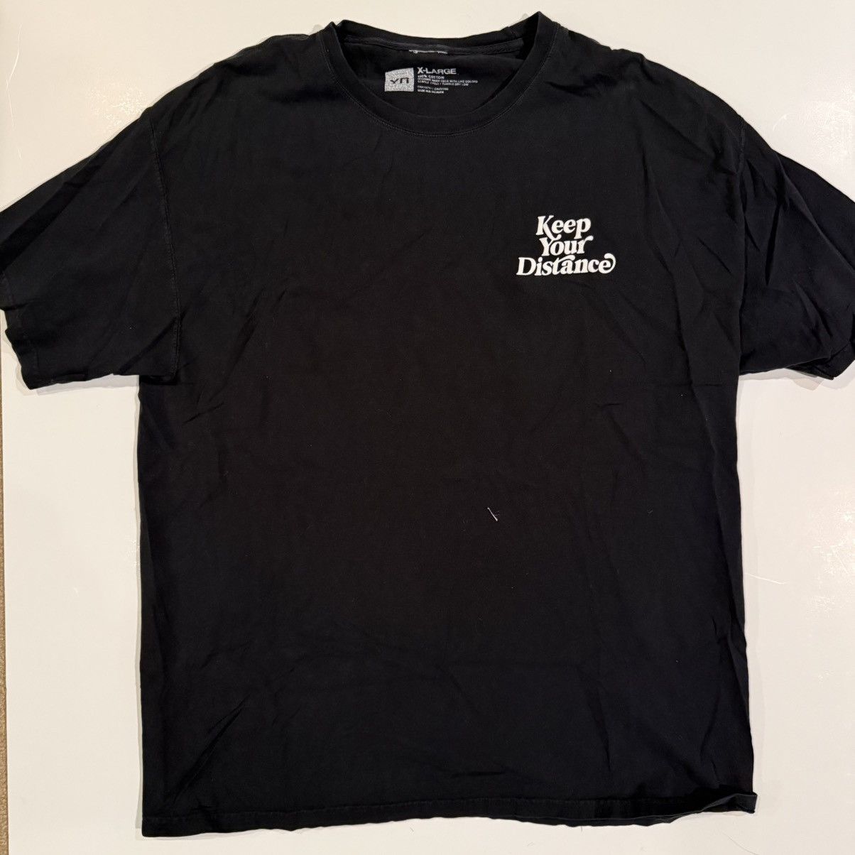 Gildan Vintage “Keep Your Distance” Y&R Black Tee Size XL Size US XL / EU 56 / 4 - 1 Thumbnail