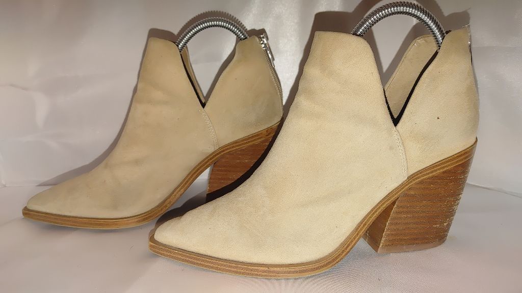 Vince Camuto Vince Camuto Gigietta Suede Booties Size 8M Size US 8 / IT 38 - 2 Thumbnail