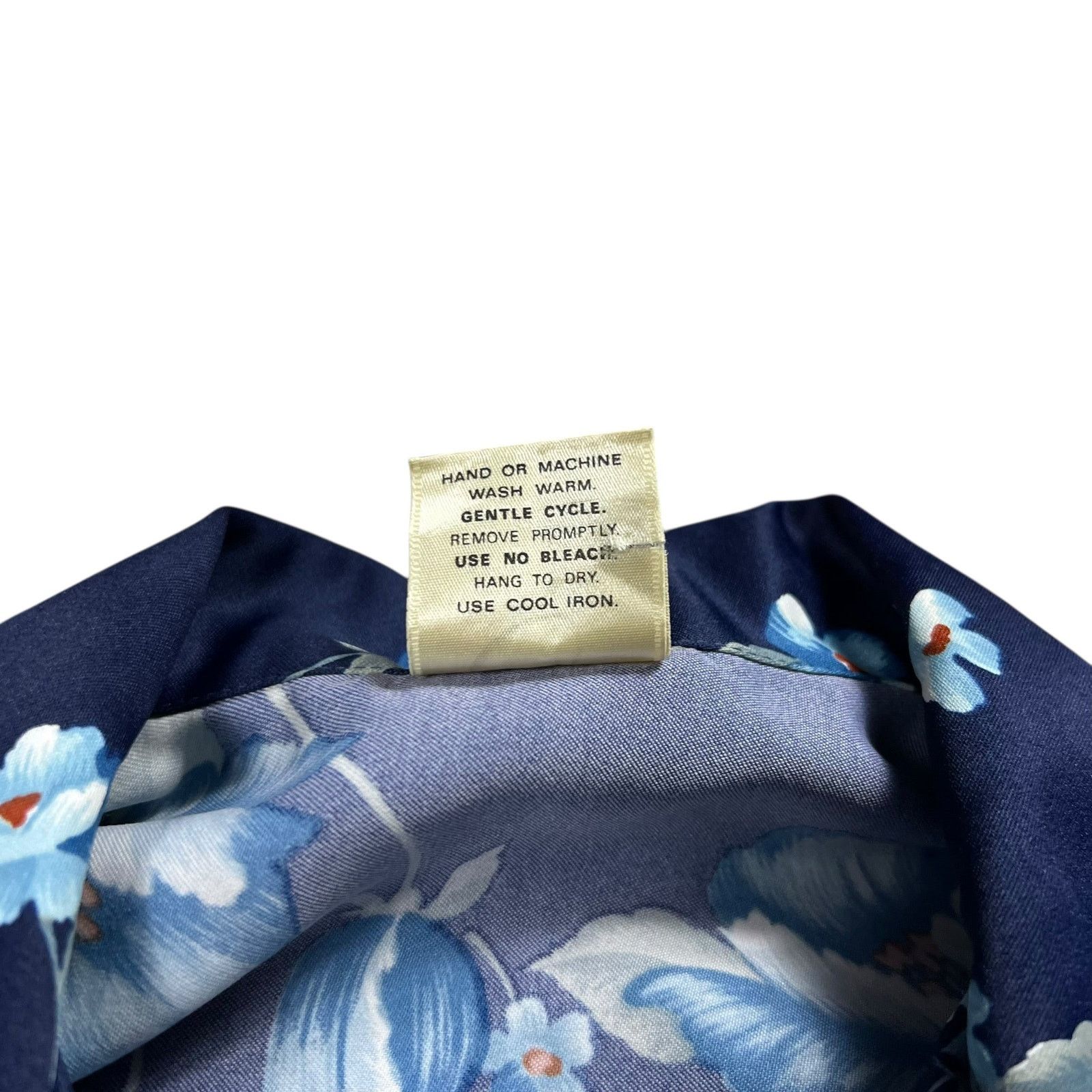 Vintage Vintage Paul Howard Hawaiian longsleeve silk blend button up Size US M / EU 48-50 / 2 - 6 Thumbnail