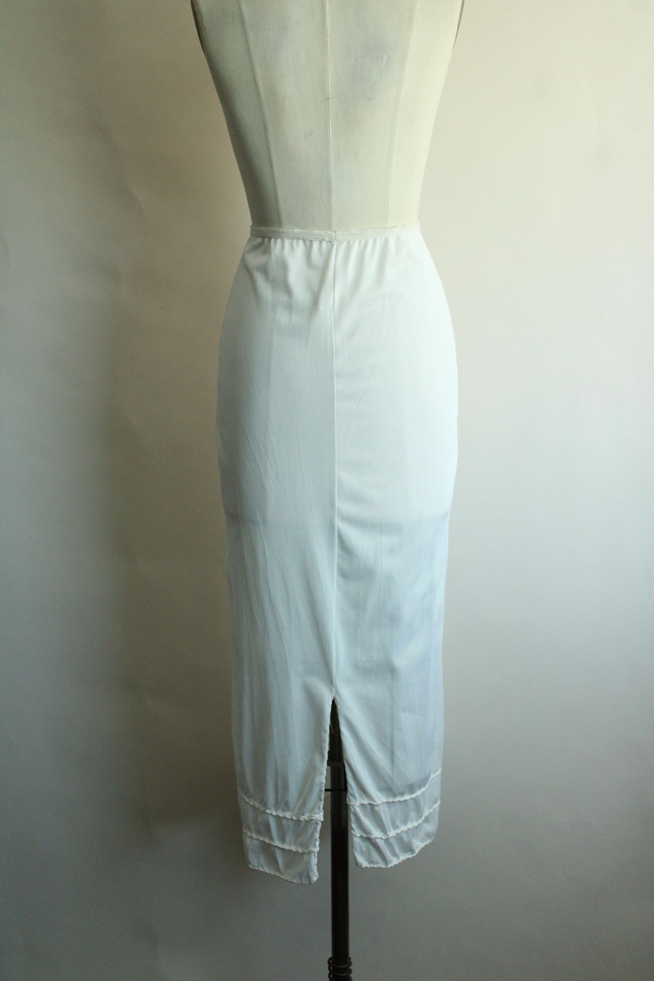 Vintage Vintage 1960s Half Slip, American Maid White Nylon, Size Pet Size ONE SIZE - 8 Thumbnail