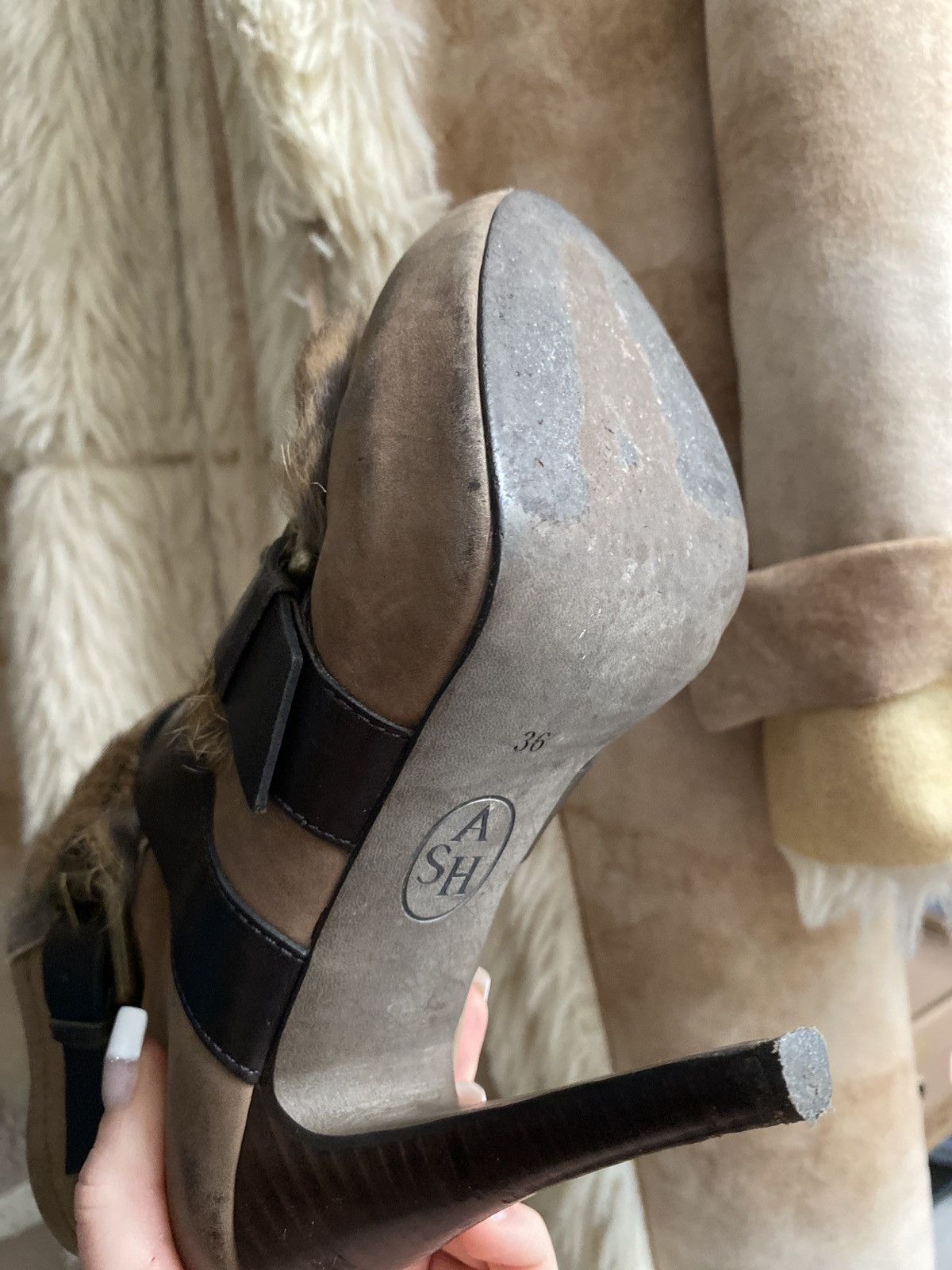 ASH High heels in genuine leather and furr bondage with buckles Size US 5 / IT 35 - 11 Thumbnail