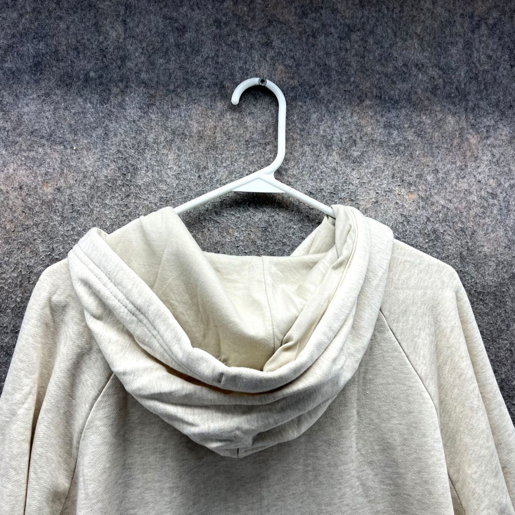 Under Armour VINTAGE? No. Under Armour Hoodie Mens XL Pullover Fleece Beig? (Converted: Beige) Size US XL / EU 56 / 4 - 6 Thumbnail