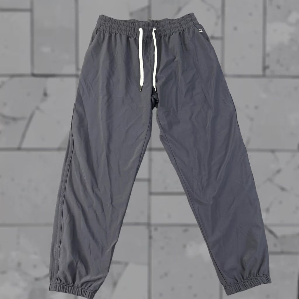 Vuori Vuori Jogger Pants Womens M Gray Elastic Waist Zip Pocket VW422 Size 32" / US 10 / IT 46 - 1 Thumbnail