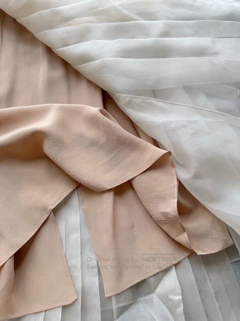 Fendi Fendi Silk Pleated Skirt, Beige Size 25" / US 0 / IT 36 - 4 Thumbnail