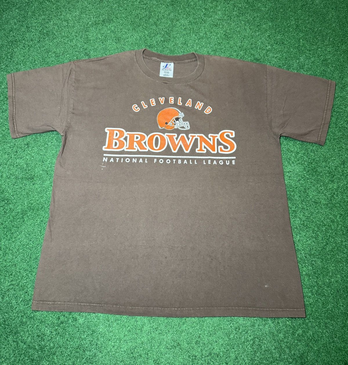 Logo Athletic × NFL × Vintage Vintage 90s Cleveland Browns Logo Athletic XL NFL T Shirt Size US XL / EU 56 / 4 - 1 Thumbnail