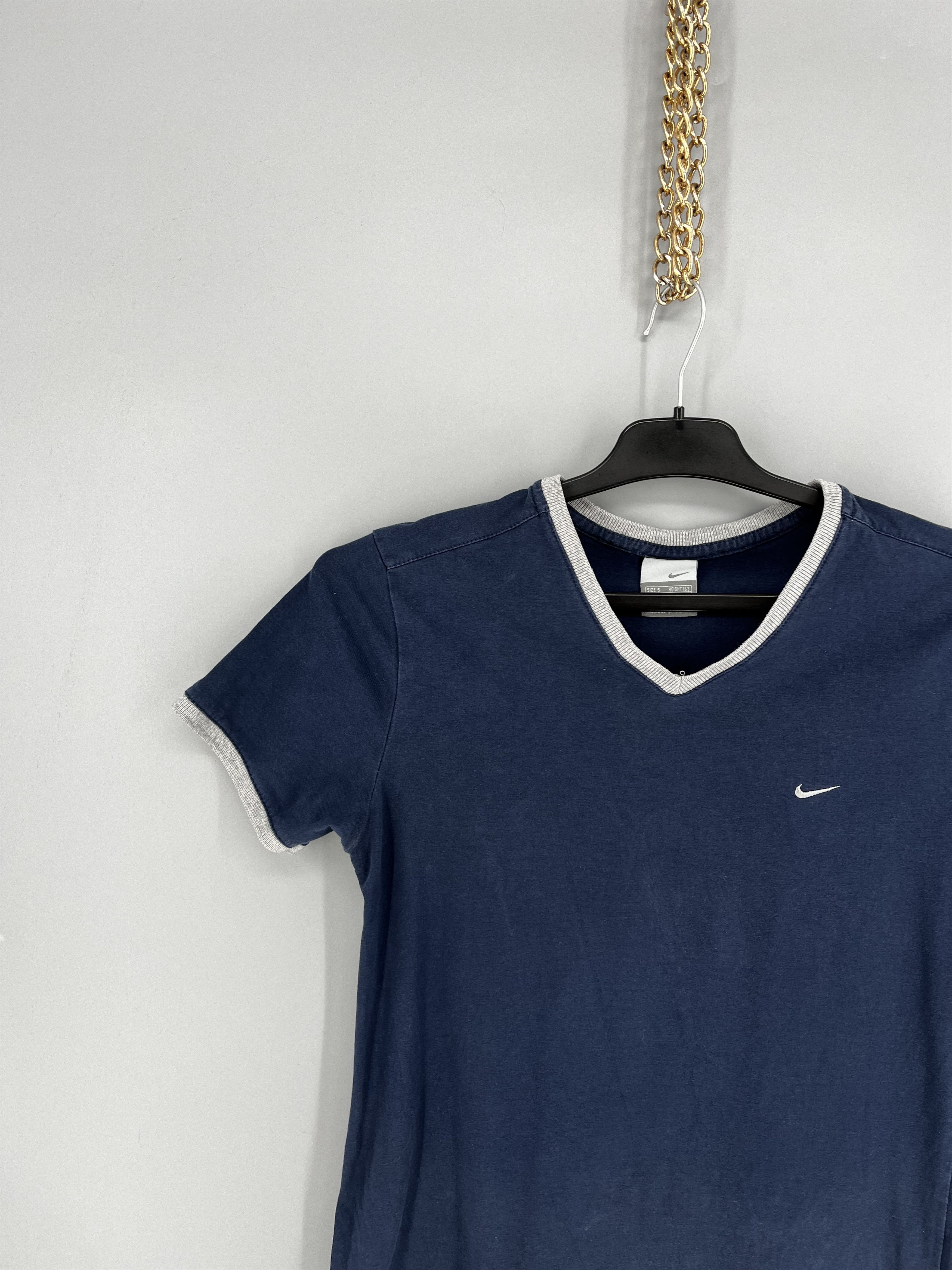 Nike Vintage 90s Nike Big Logo Faded T-shirt Streetwear Style Size S / US 4 / IT 40 - 4 Thumbnail