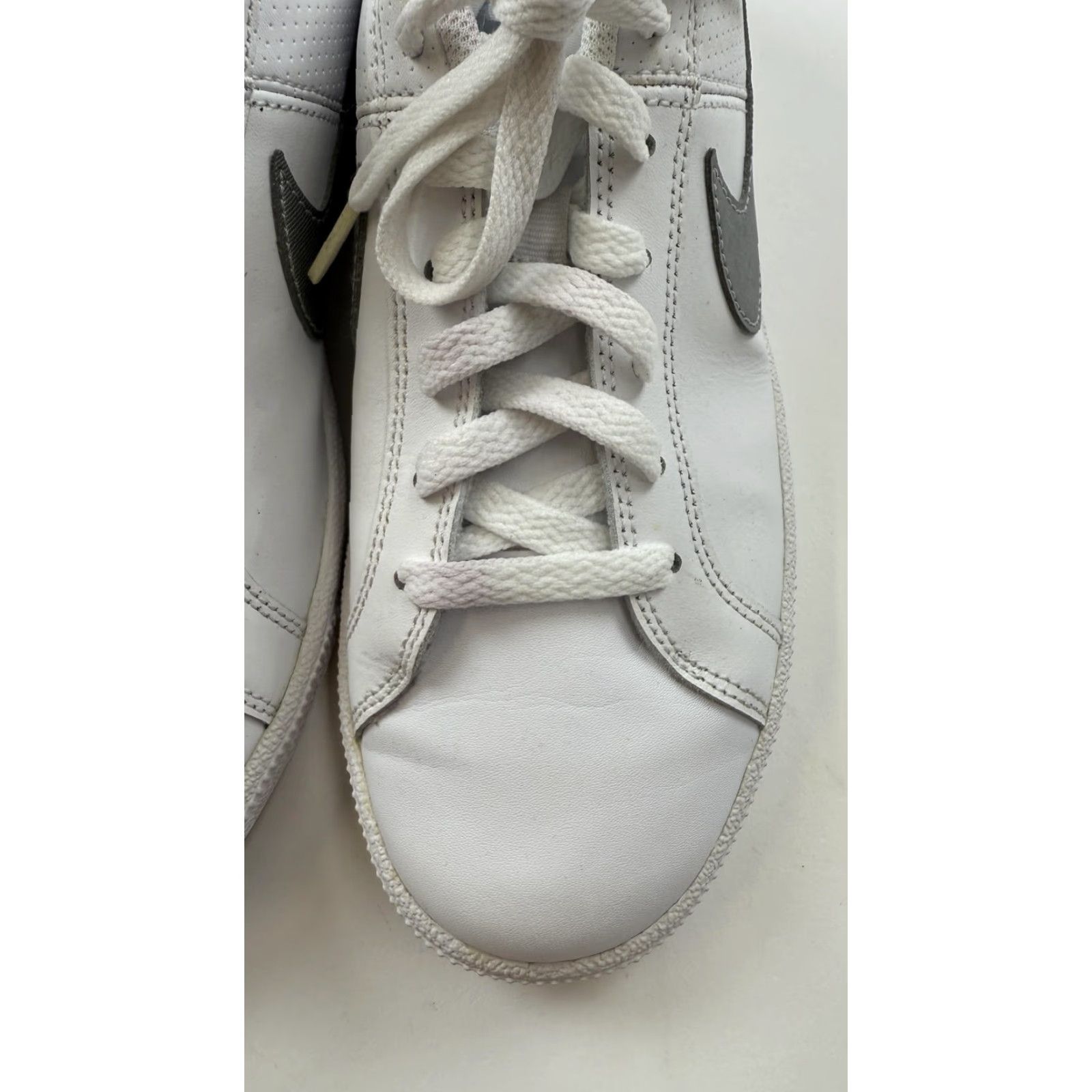 Nike Nike Court Royale Shoes Womens Size 9 Classic Low Top 749867-100 Sneaker Size M / US 6-8 / IT 42-44 - 6 Thumbnail