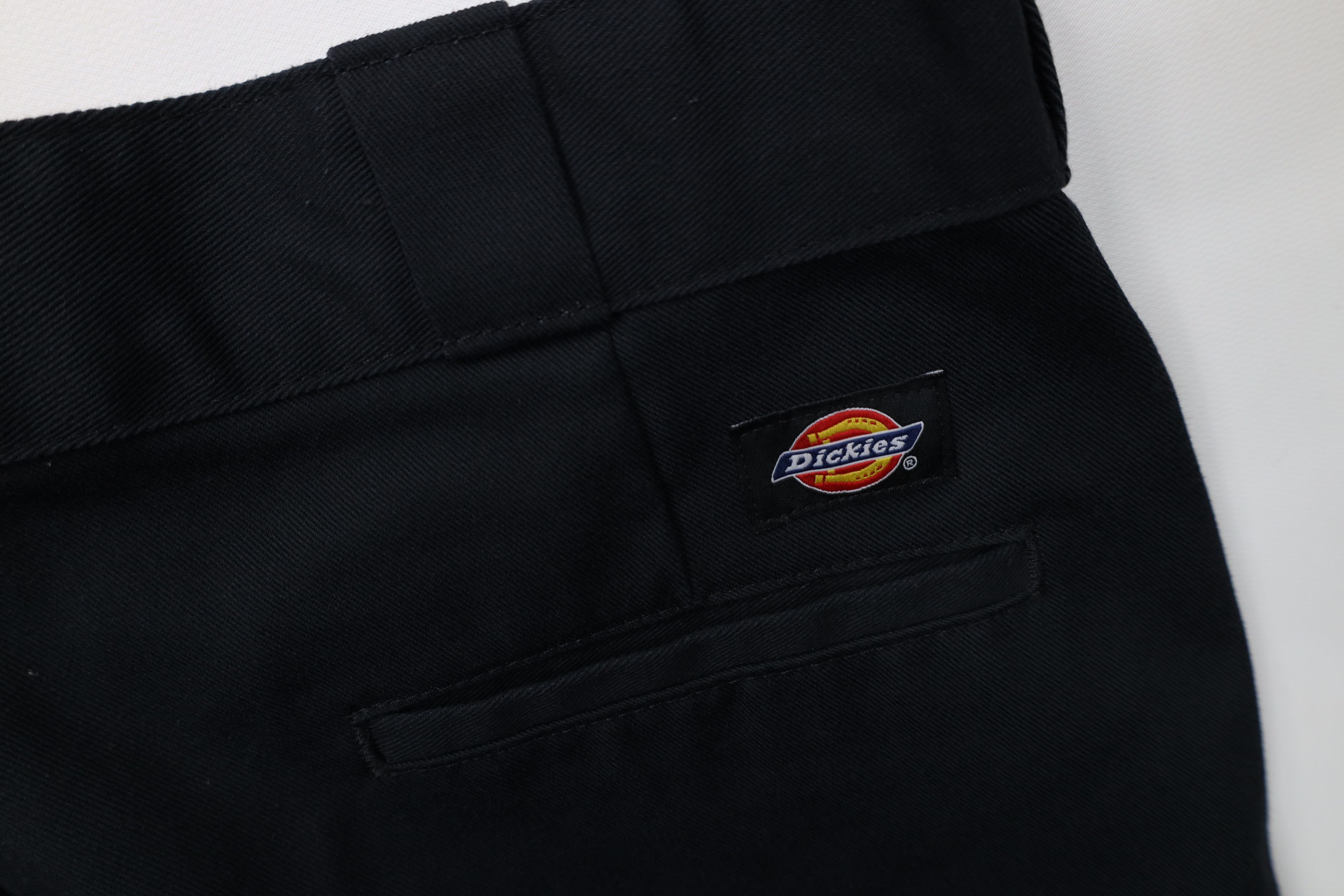 Dickies Vintage Y2K Dickies Loose Fit Cargo Shorts Black Workwear Size US 34 / EU 50 - 14 Thumbnail