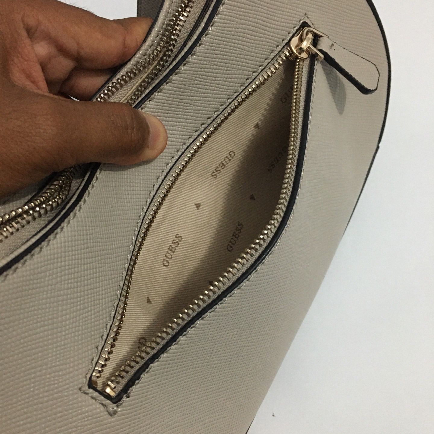 Guess Guess Noelle Top Zip Beige Shoulder Bag Size ONE SIZE - 9 Thumbnail