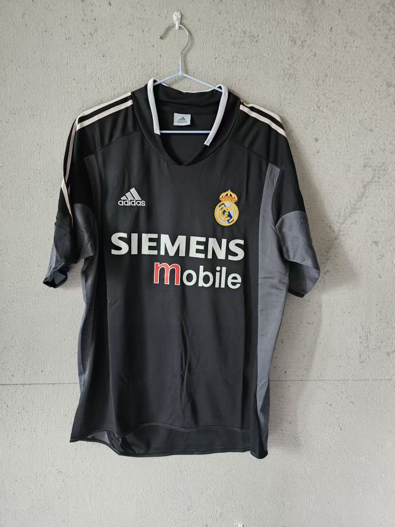 Other 2004 2005 Real Madrid #9 Ronaldo Jersey Away Size US S / EU 44-46 / 1 - 2 Thumbnail