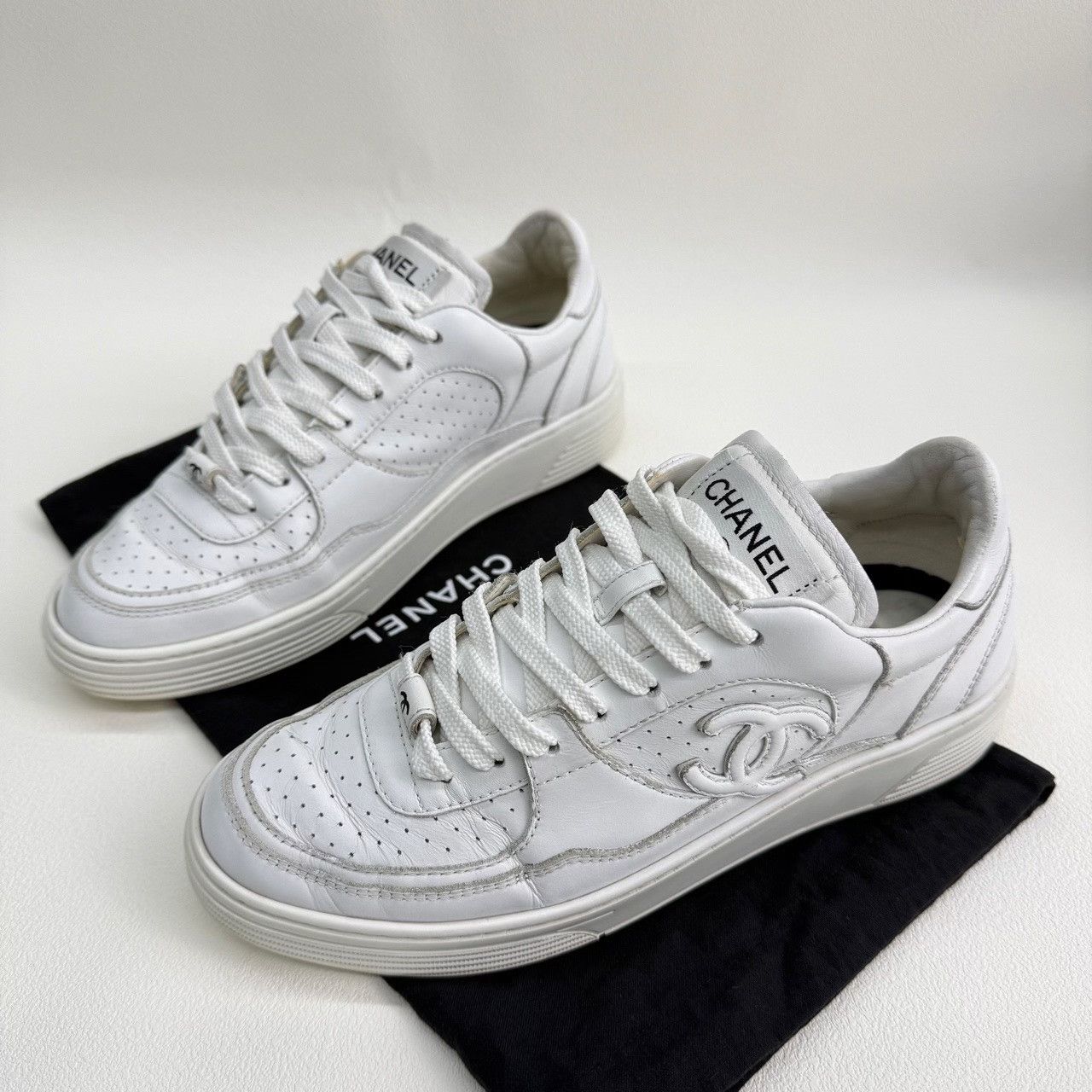 Chanel Chanel Retro White Lowtop Sneakers us_6 Women Size US 6 / IT 36 - 1 Thumbnail