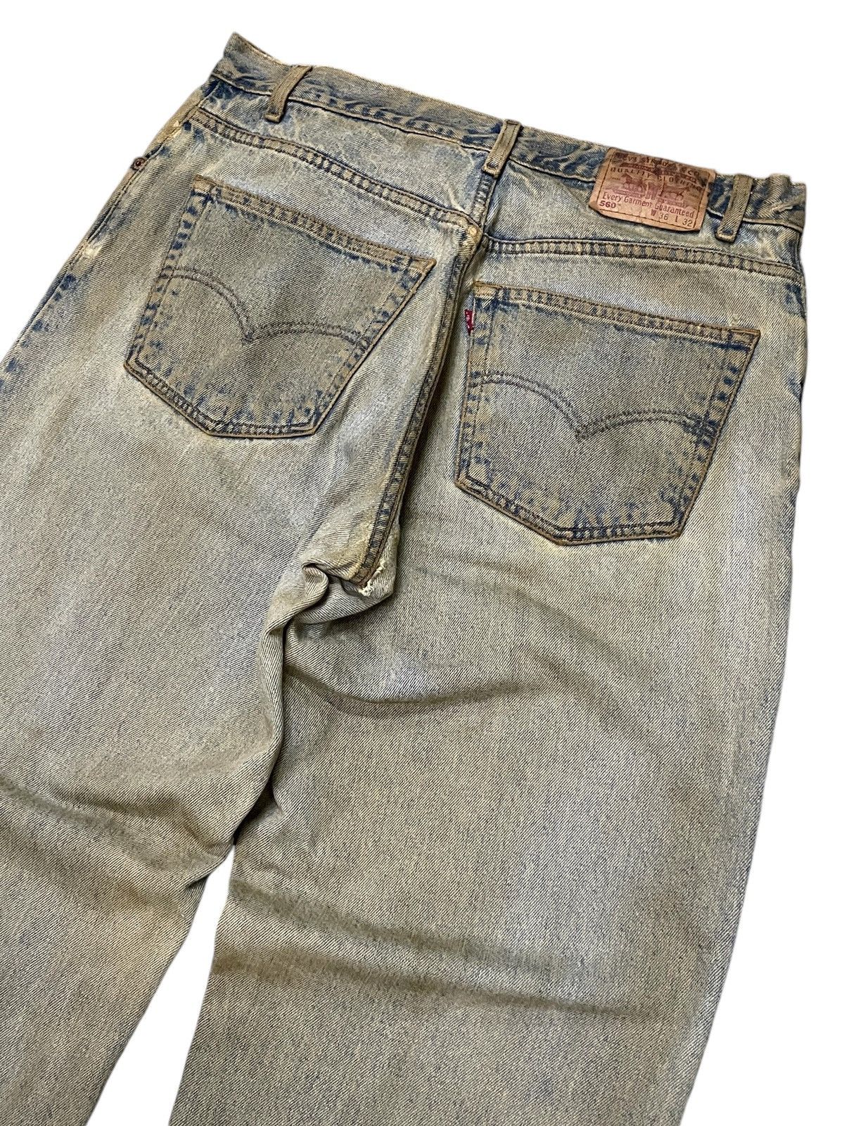 Levi's × Vintage Vintage Levis 560 Tapered Leg Loose Mud Wash Jeans Size US 35 - 12 Thumbnail