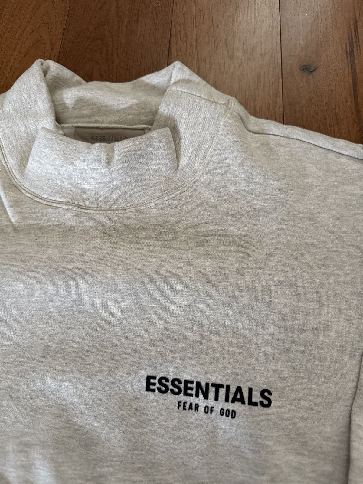 Essentials × FOG × Fear of God Fear of God Essentials Mockneck Sweatshirt Light Oatmeal Size US M / EU 48-50 / 2 - 3 Thumbnail