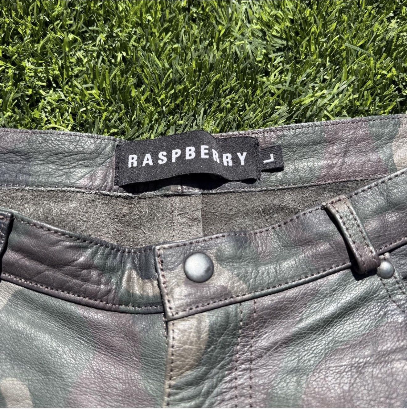 The GV Gallery Raspberry hills leather shorts Size US 34 / EU 50 - 3 Thumbnail