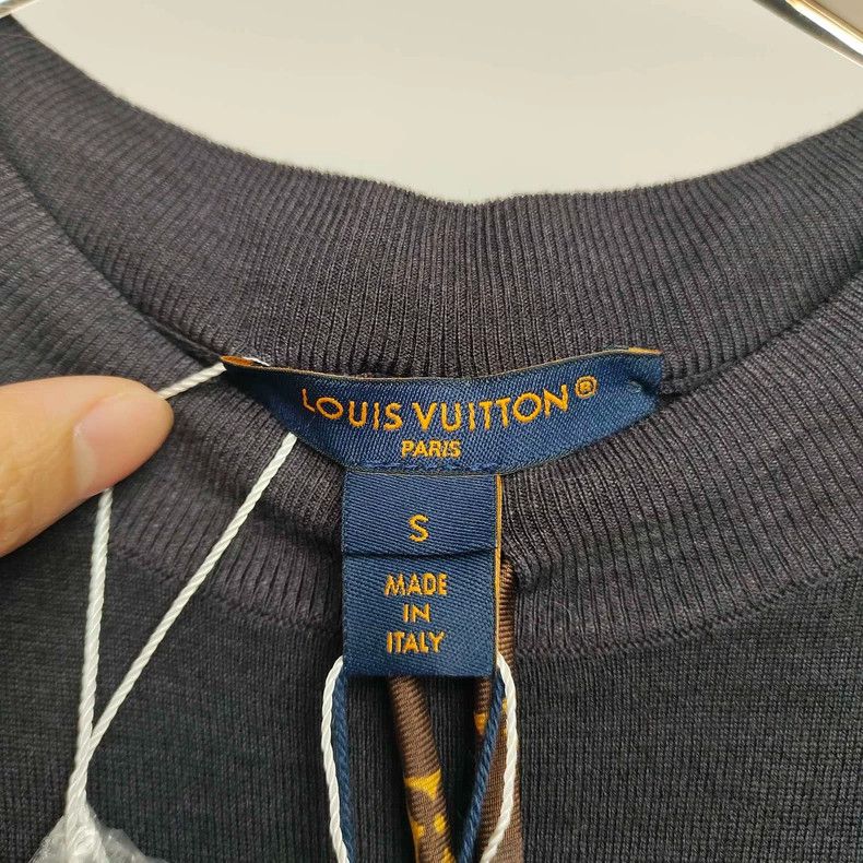 Louis Vuitton Louis Vuitton short sleeves Size US S / EU 44-46 / 1 - 5 Thumbnail
