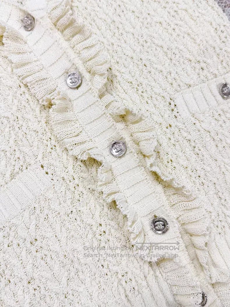 Chanel Chanel Ruffled knitted vest cardigan coat Size XS / US 0-2 / IT 36-38 - 4 Thumbnail