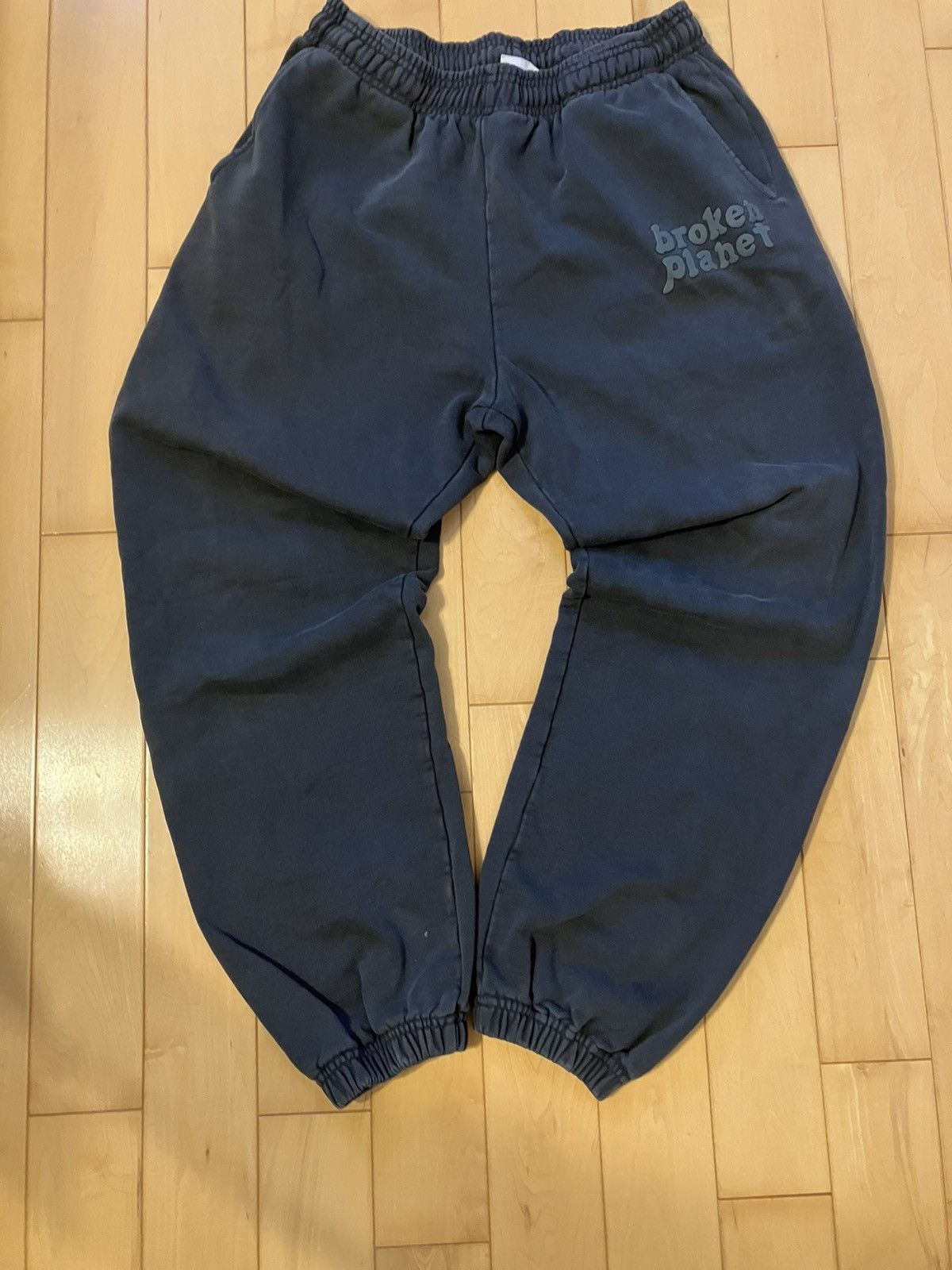 BROKEN PLANET SWEATPANTS