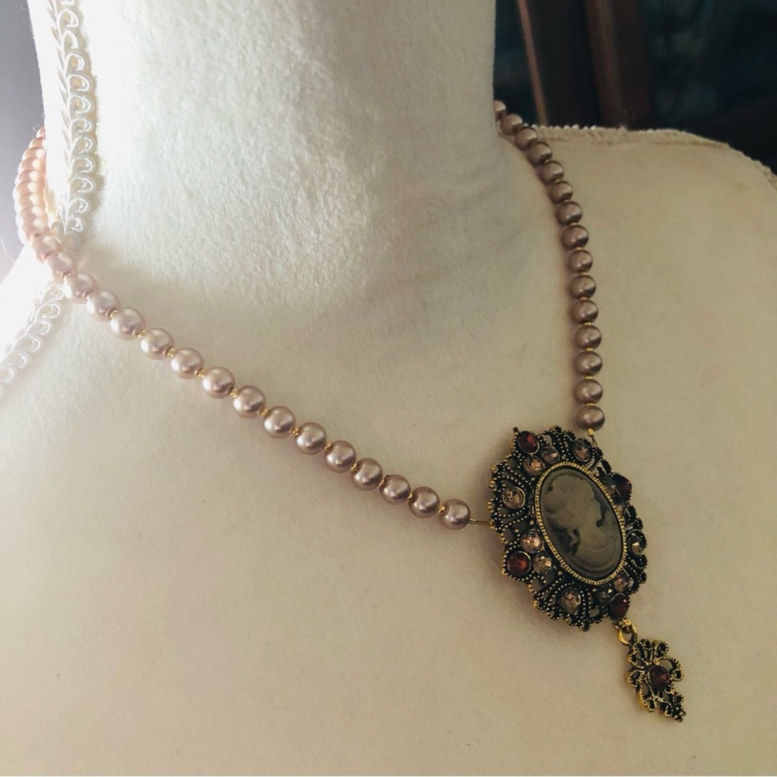 Handmade Handcrafted repurpose victorian lady cameo Pearl necklace Size ONE SIZE - 4 Thumbnail