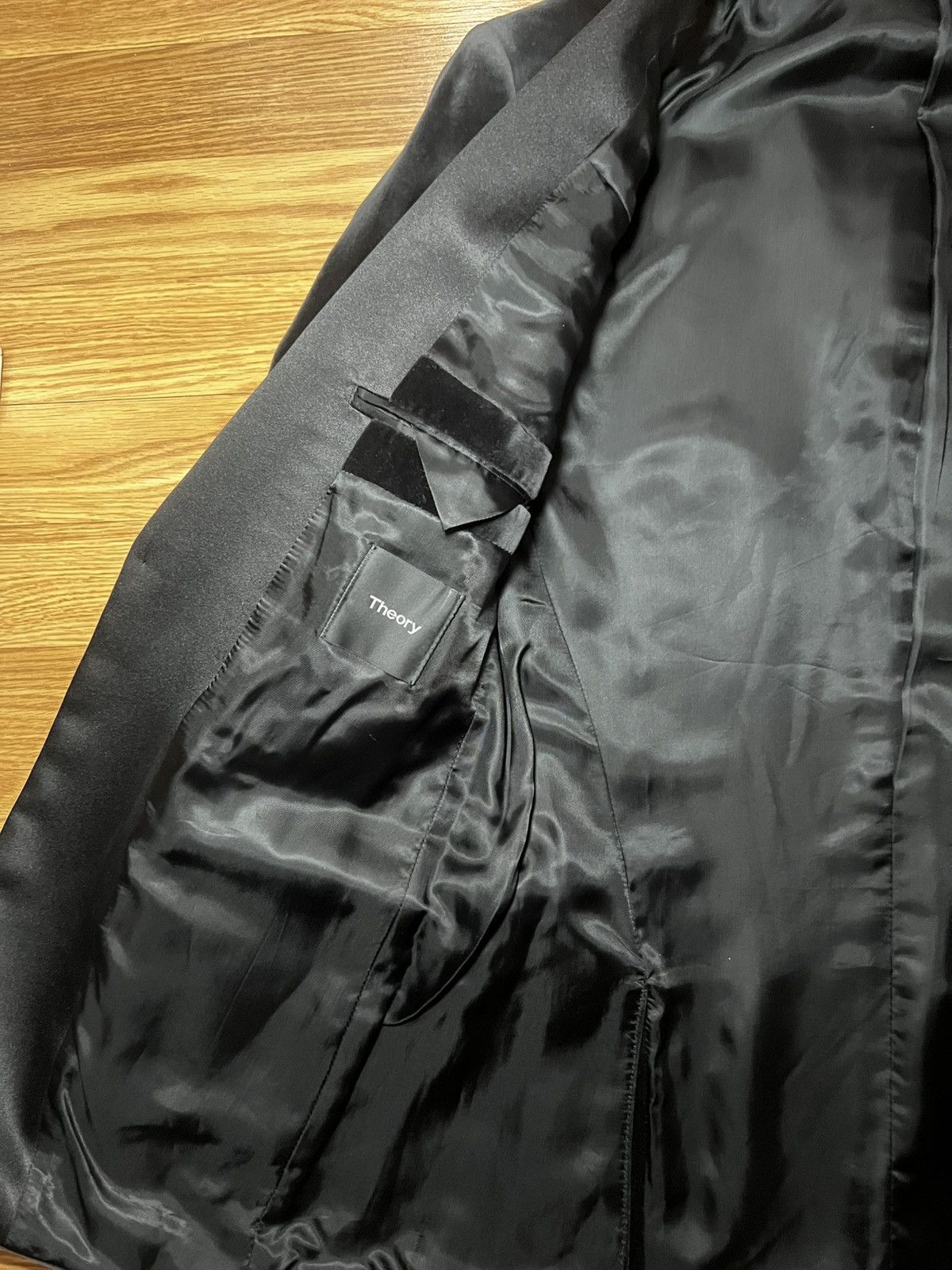 Theory Chambers Black Velvet Tuxedo Blazer Size 36R - 6 Thumbnail