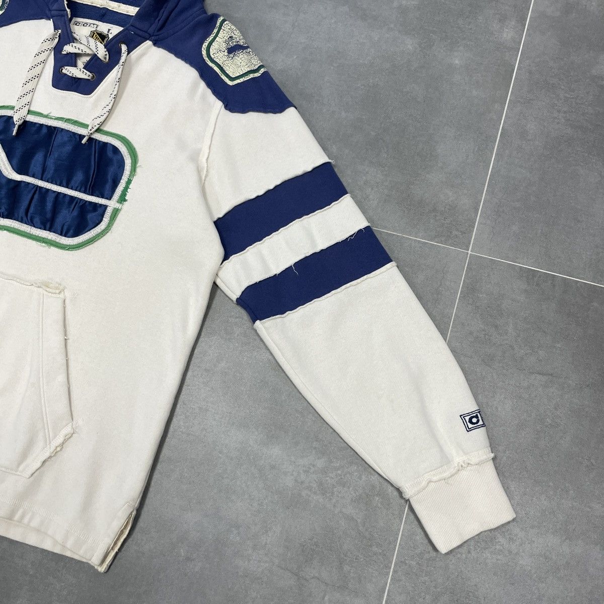NHL × Reebok × Vintage Vintage Reebok CCM NHL Hockey Hoodie Size L Size US L / EU 52-54 / 3 - 9 Thumbnail