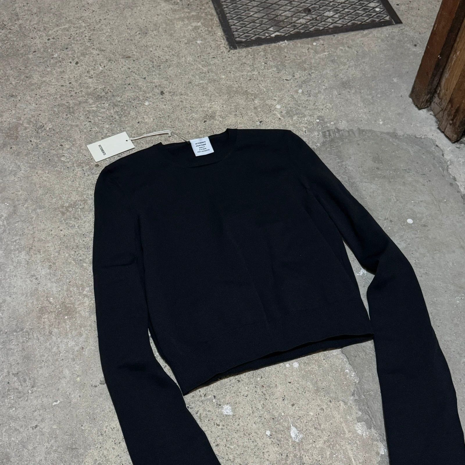 Vetements S/S 2016 Vetements cut out sleeves polyamide sweatshirt Size L / US 10 / IT 46 - 2 Thumbnail