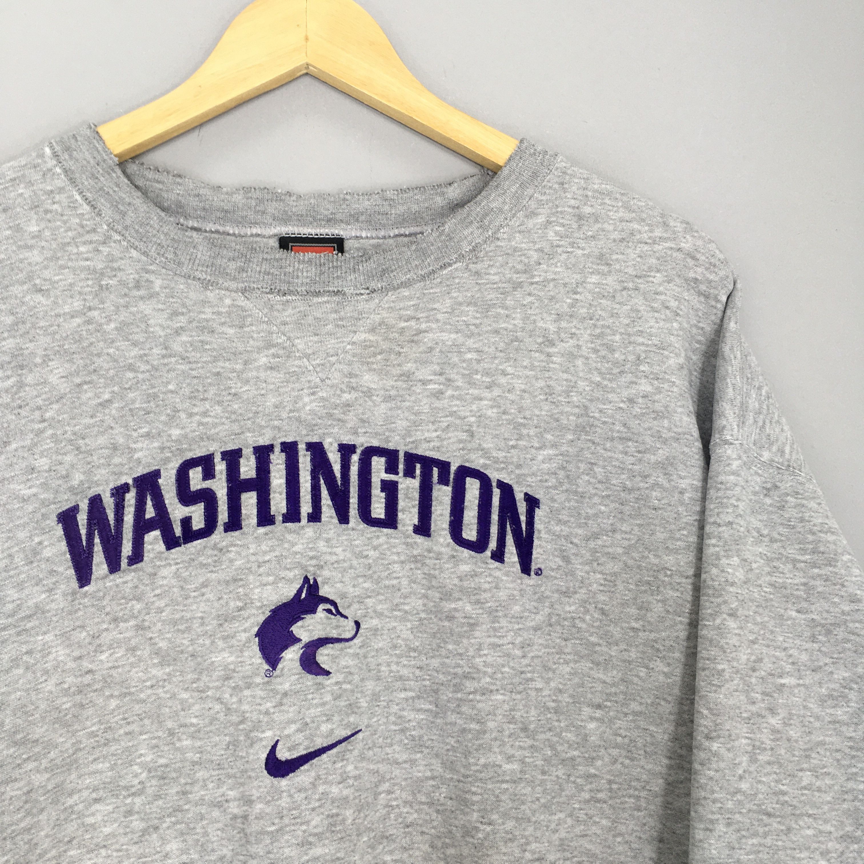 Nike × Vintage Vintage Nike Washington Huskies NCAA Boxy Sweatshirt XLarge Size US XXL / EU 58 / 5 - 2 Thumbnail