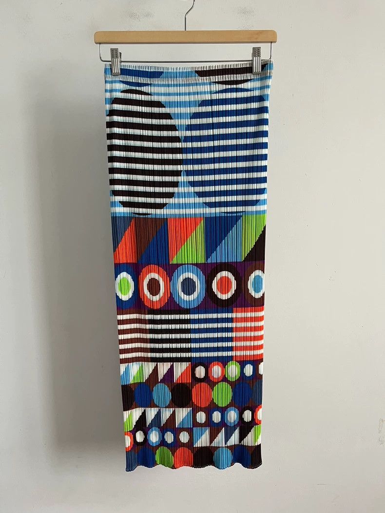 Issey Miyake Issey Miyake size:4 Blue little house pleated skirt Size 22" - 1 Thumbnail